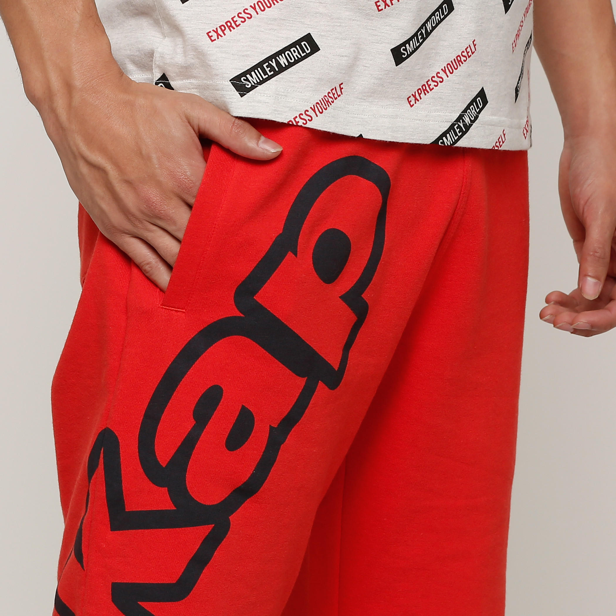 شورت بخصر مطّاطي وطبعات من كابا-men-clothing-sportswearandactivewear-bottoms-image-4