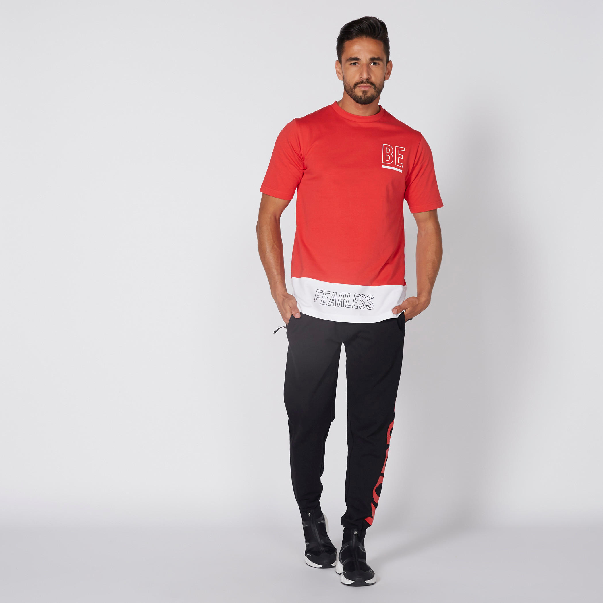 بنطال رياضي طويل بجيوب وطبعات من كابا-men-clothing-sportswearandactivewear-bottoms-image-2