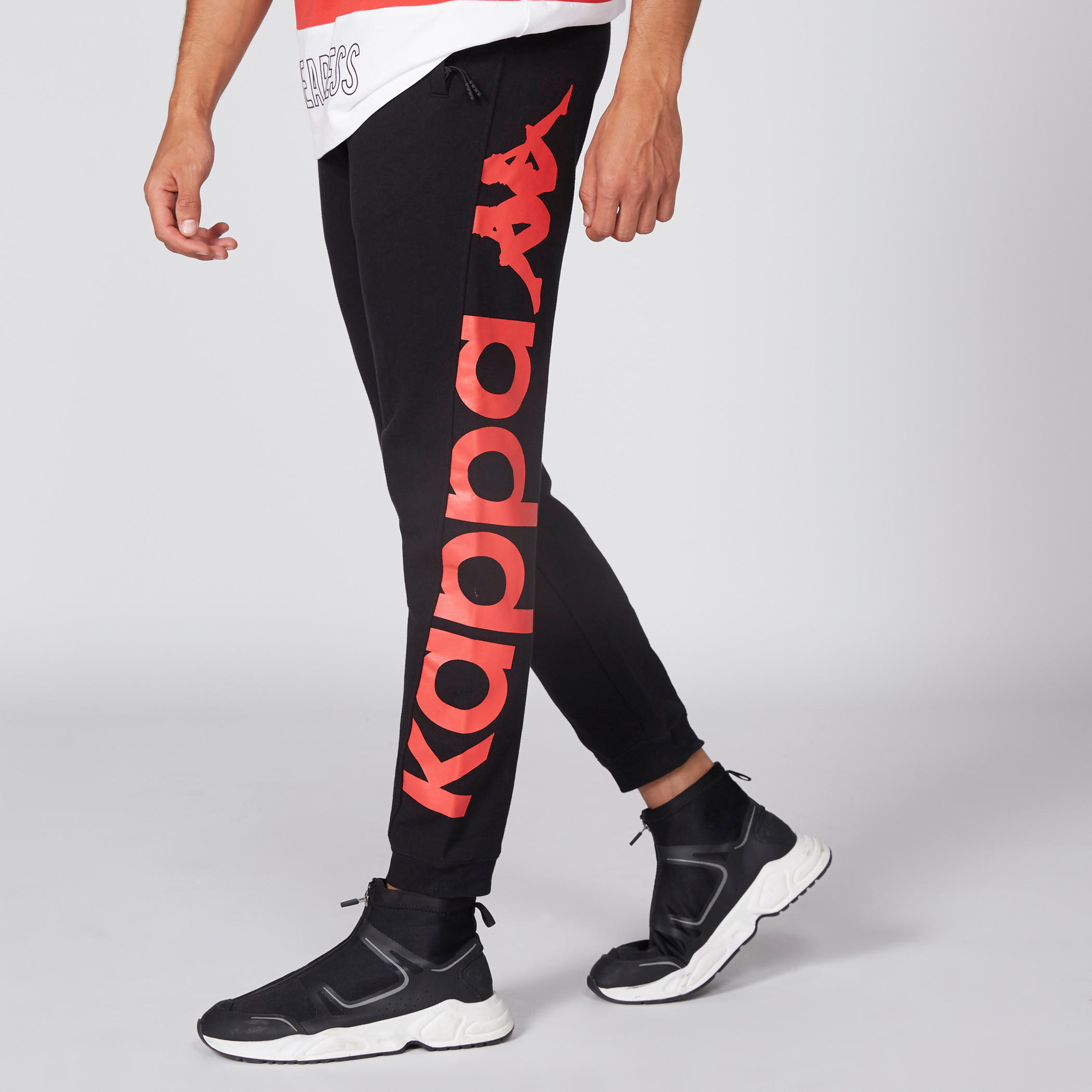 بنطال رياضي طويل بجيوب وطبعات من كابا-men-clothing-sportswearandactivewear-bottoms-image-4