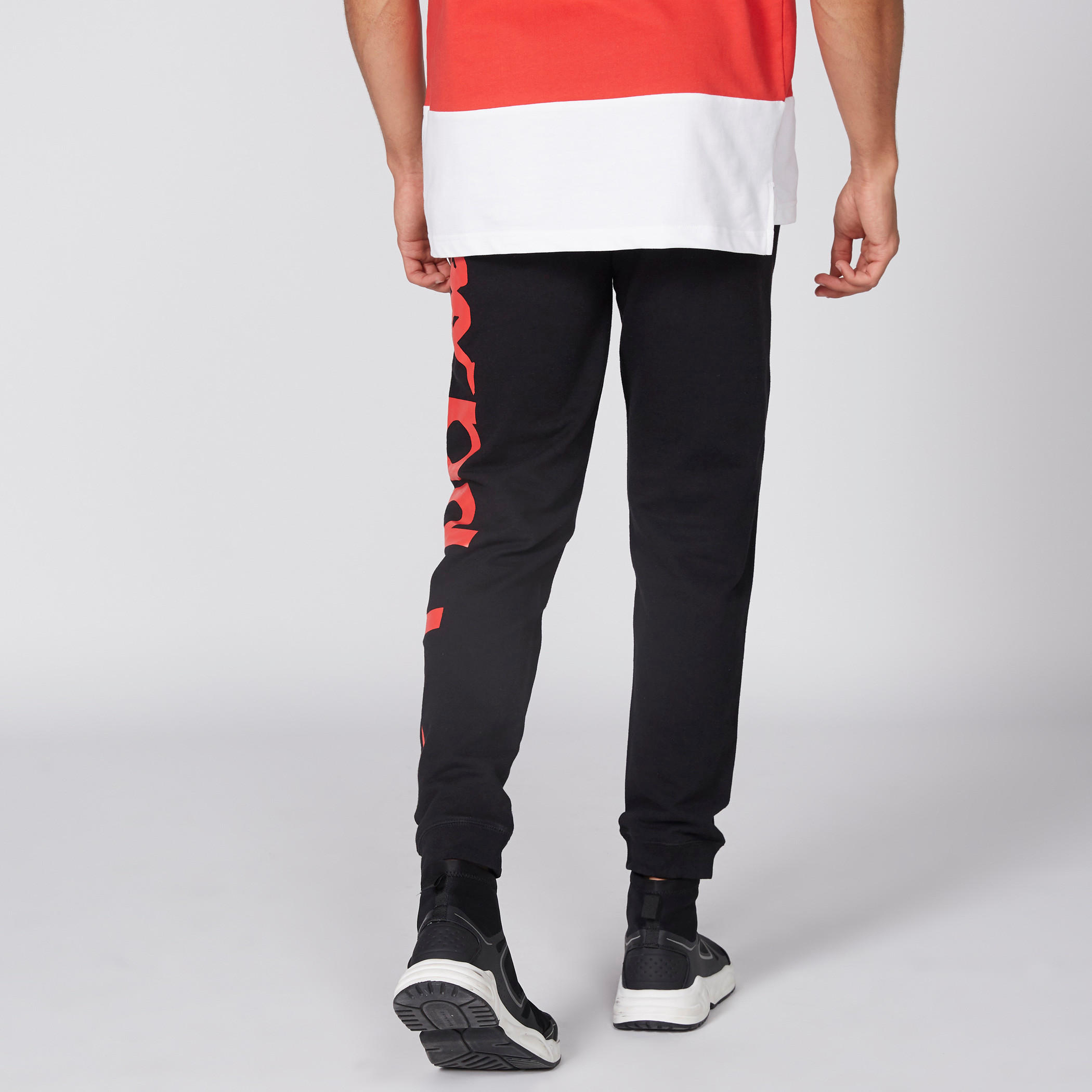 بنطال رياضي طويل بجيوب وطبعات من كابا-men-clothing-sportswearandactivewear-bottoms-image-5