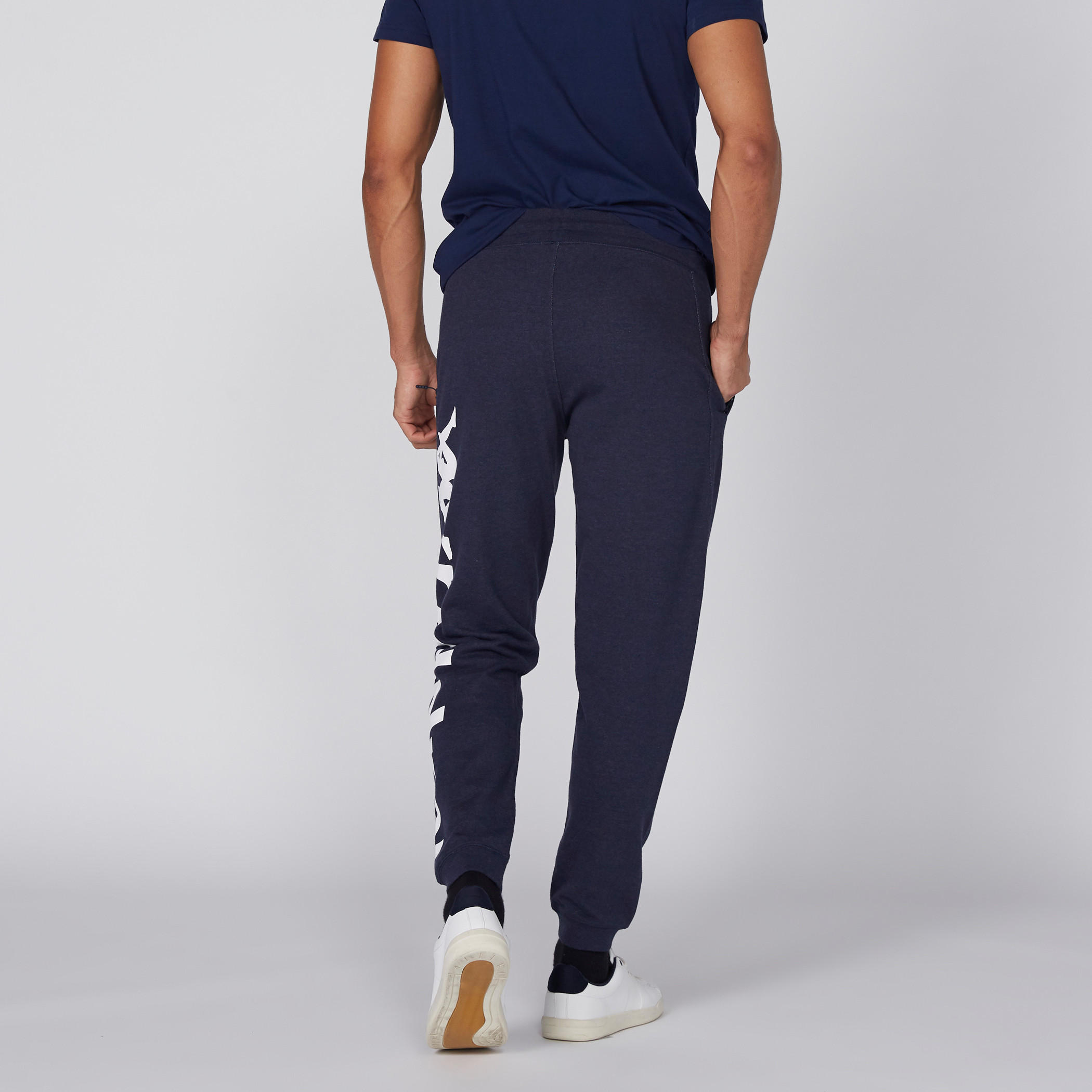 بنطال رياضي طويل بجيوب ورباط وطبعات من كابا-men-clothing-sportswearandactivewear-bottoms-image-5