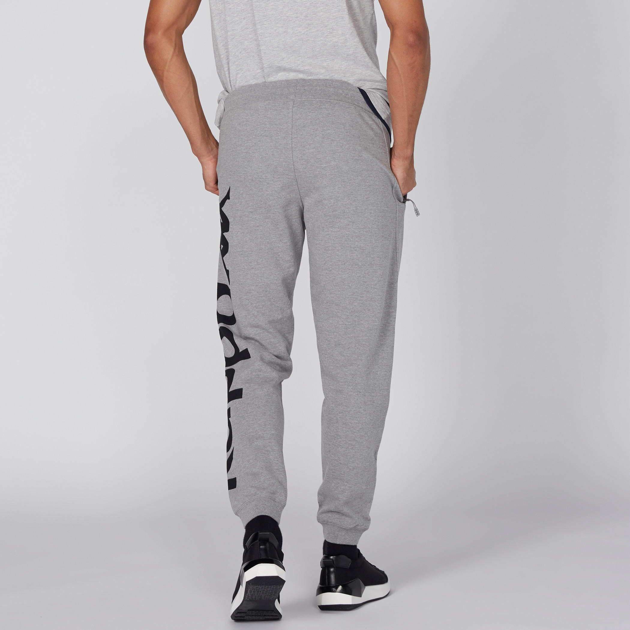 بنطال رياضي طويل بجيوب ورباط وطبعات من كابا-men-clothing-sportswearandactivewear-bottoms-image-5