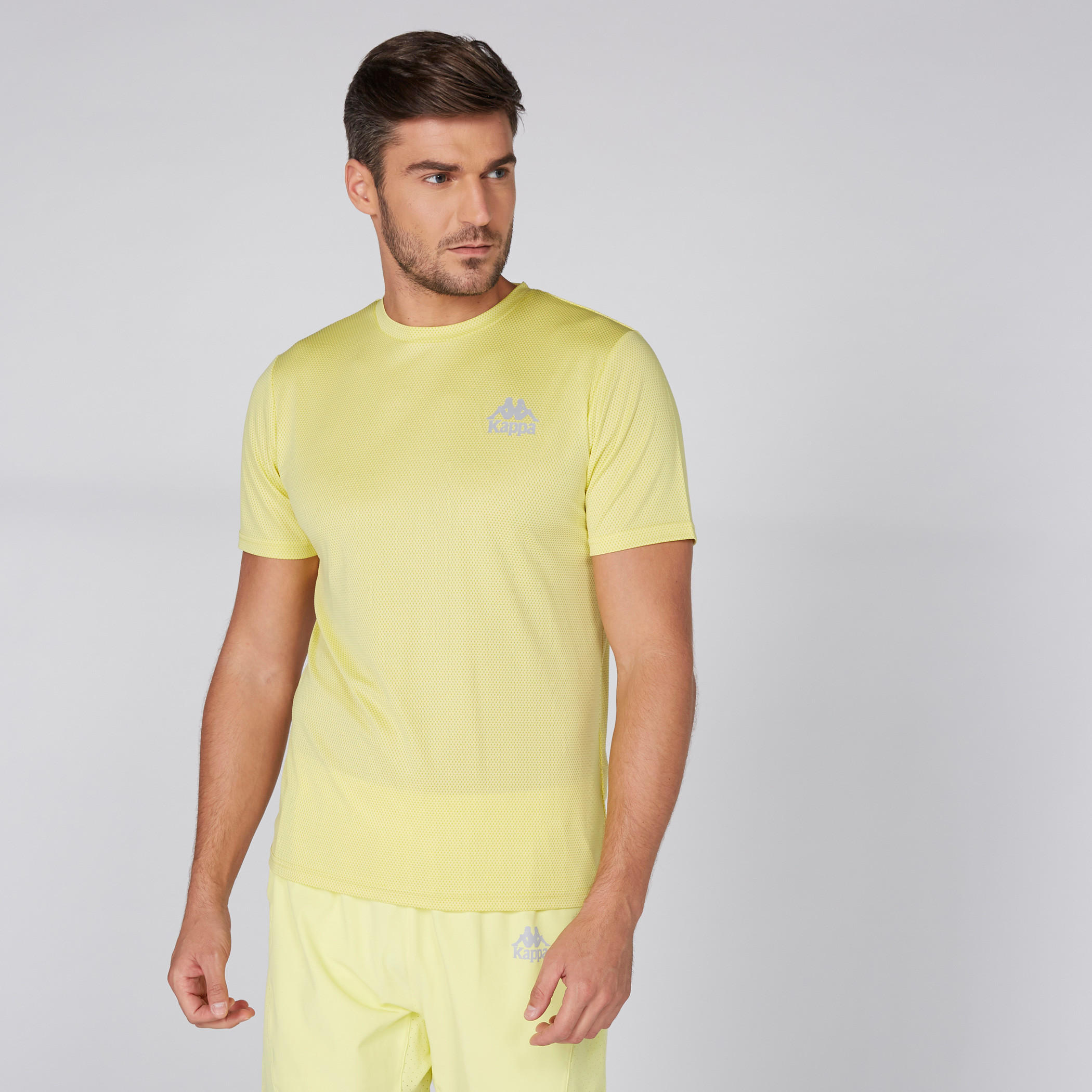 تيشيرت بأكمام قصيرة وتفاصيل شبكية من كابا-men-clothing-sportswearandactivewear-tshirtsandpolos-image-3