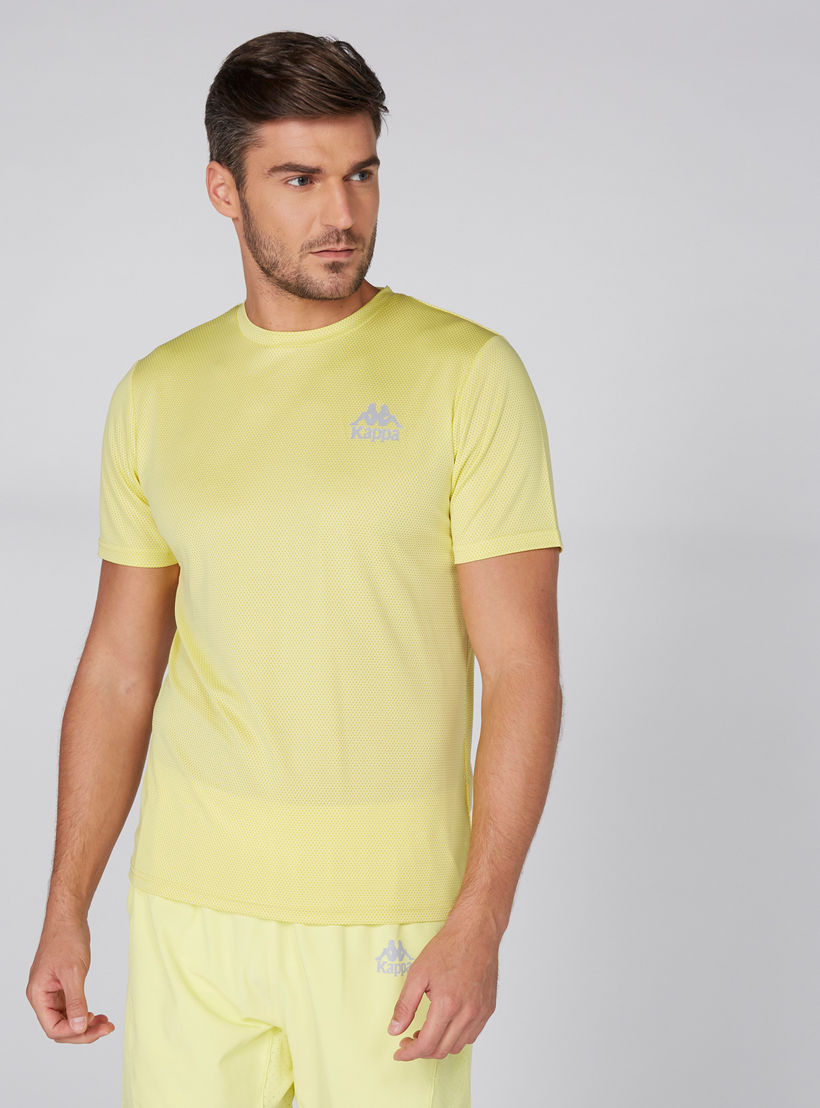 تيشيرت بأكمام قصيرة وتفاصيل شبكية من كابا-men-clothing-sportswearandactivewear-tshirtsandpolos-image-3