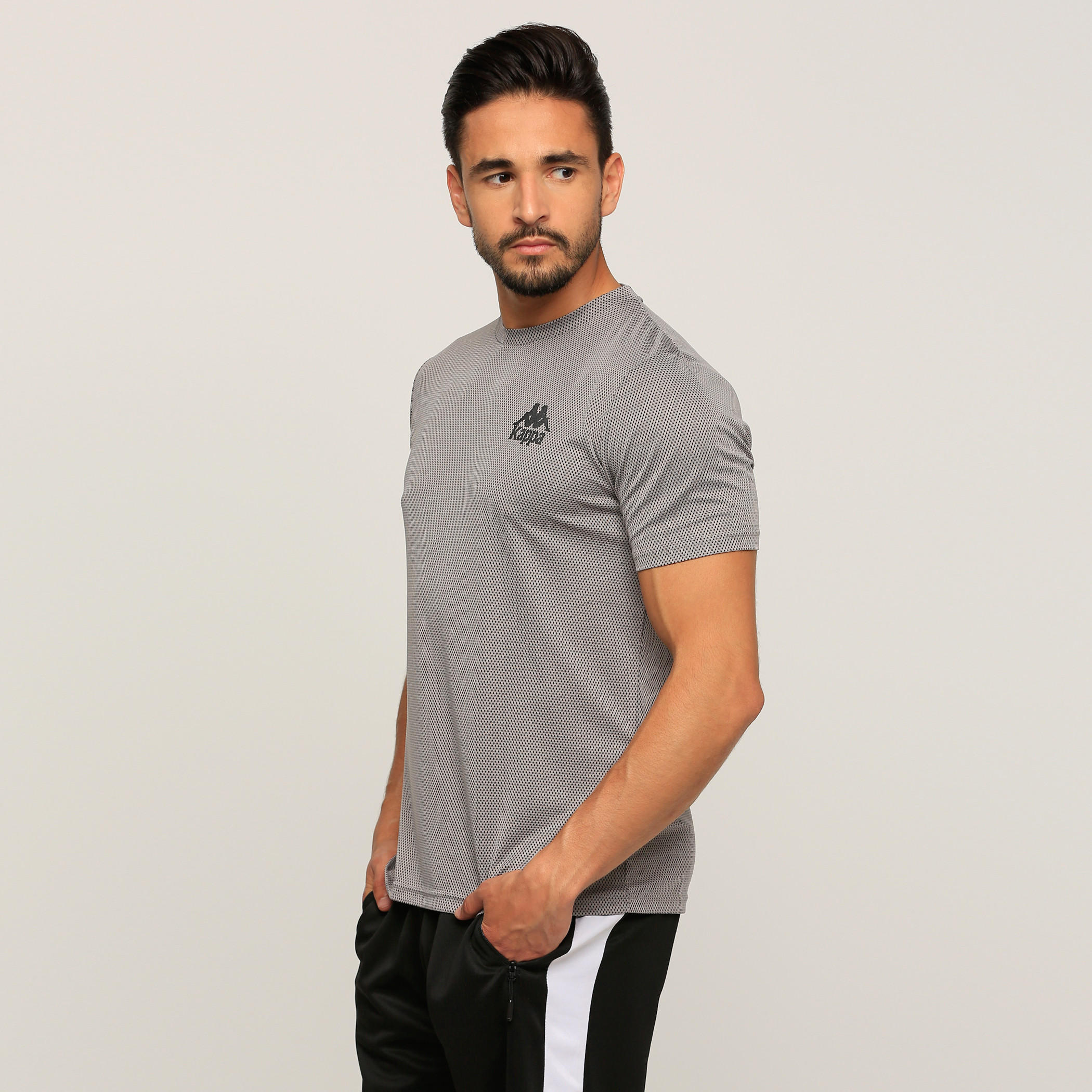تيشيرت بأكمام قصيرة وياقة مستديرة وتفاصيل شبكية من كابا-men-clothing-sportswearandactivewear-tshirtsandpolos-image-3