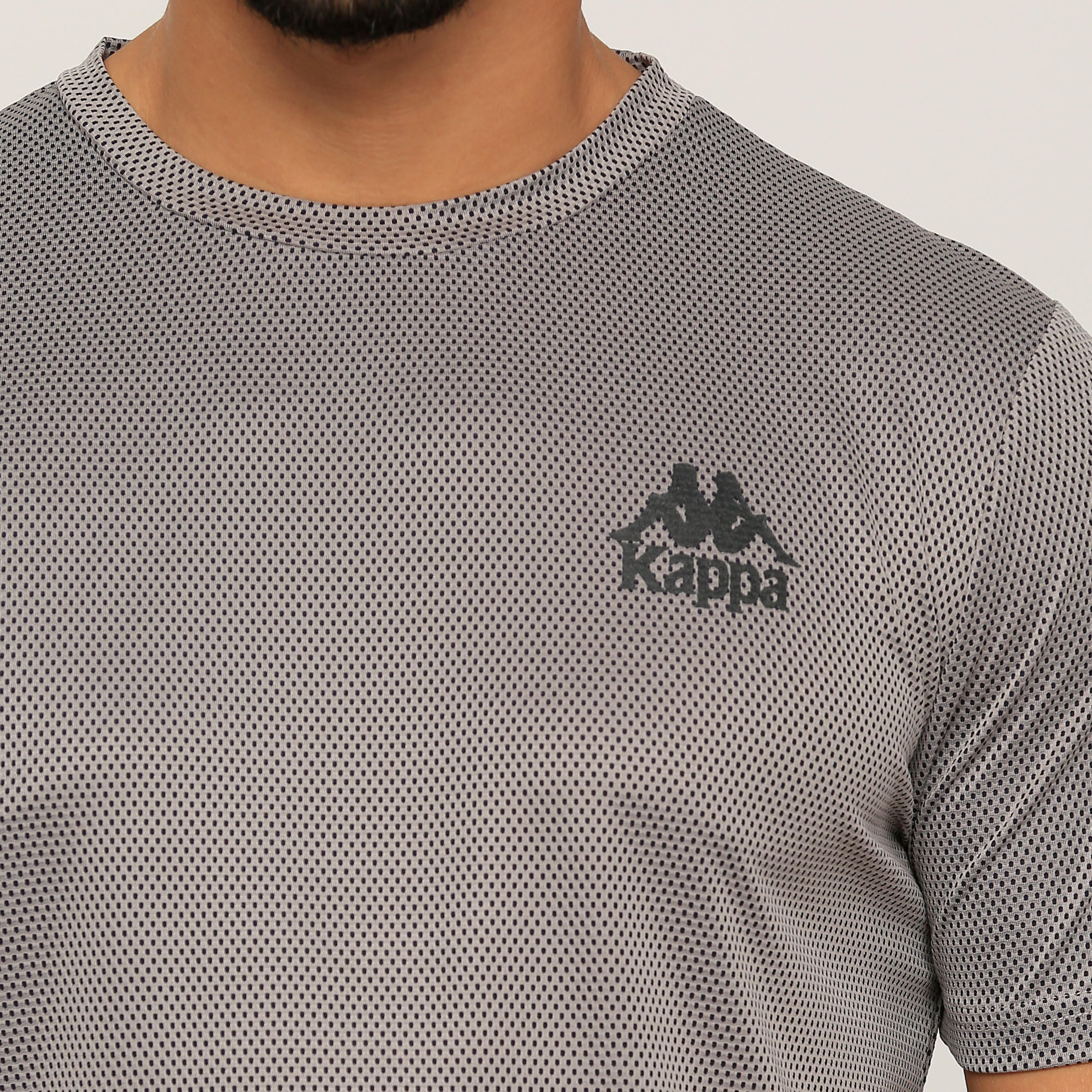تيشيرت بأكمام قصيرة وياقة مستديرة وتفاصيل شبكية من كابا-men-clothing-sportswearandactivewear-tshirtsandpolos-image-4