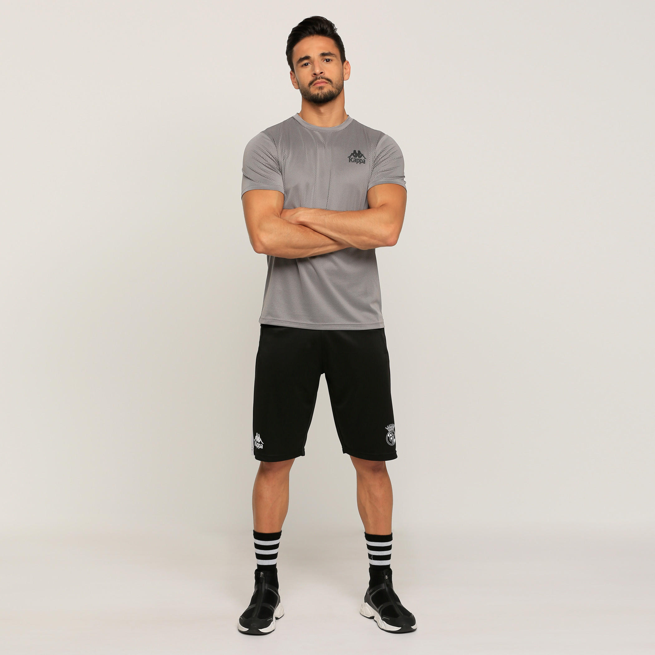 تيشيرت بأكمام قصيرة وياقة مستديرة وتفاصيل شبكية من كابا-men-clothing-sportswearandactivewear-tshirtsandpolos-image-5