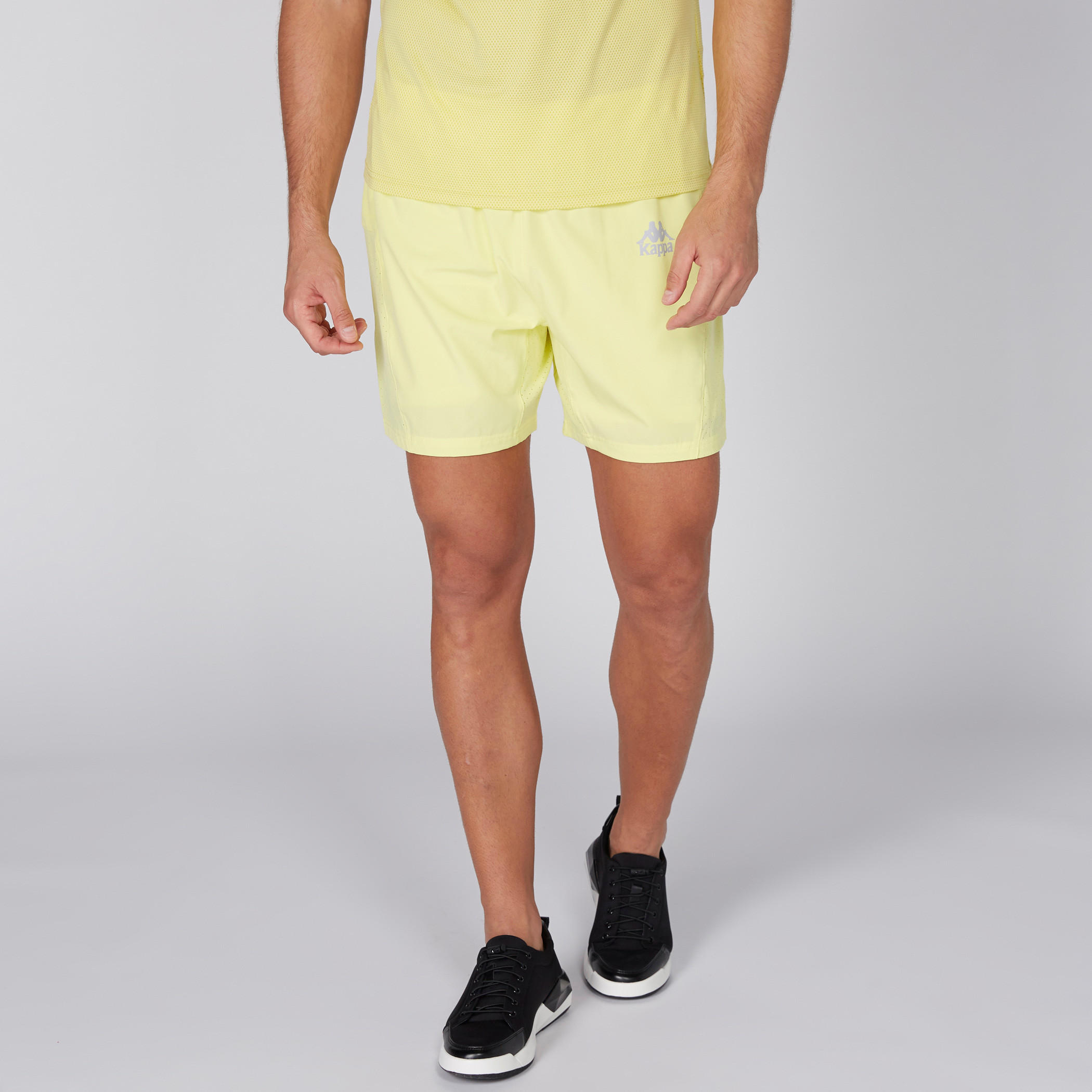 شورت للجري بشبكة داخلية وجيوب من كابا-men-clothing-sportswearandactivewear-bottoms-image-1