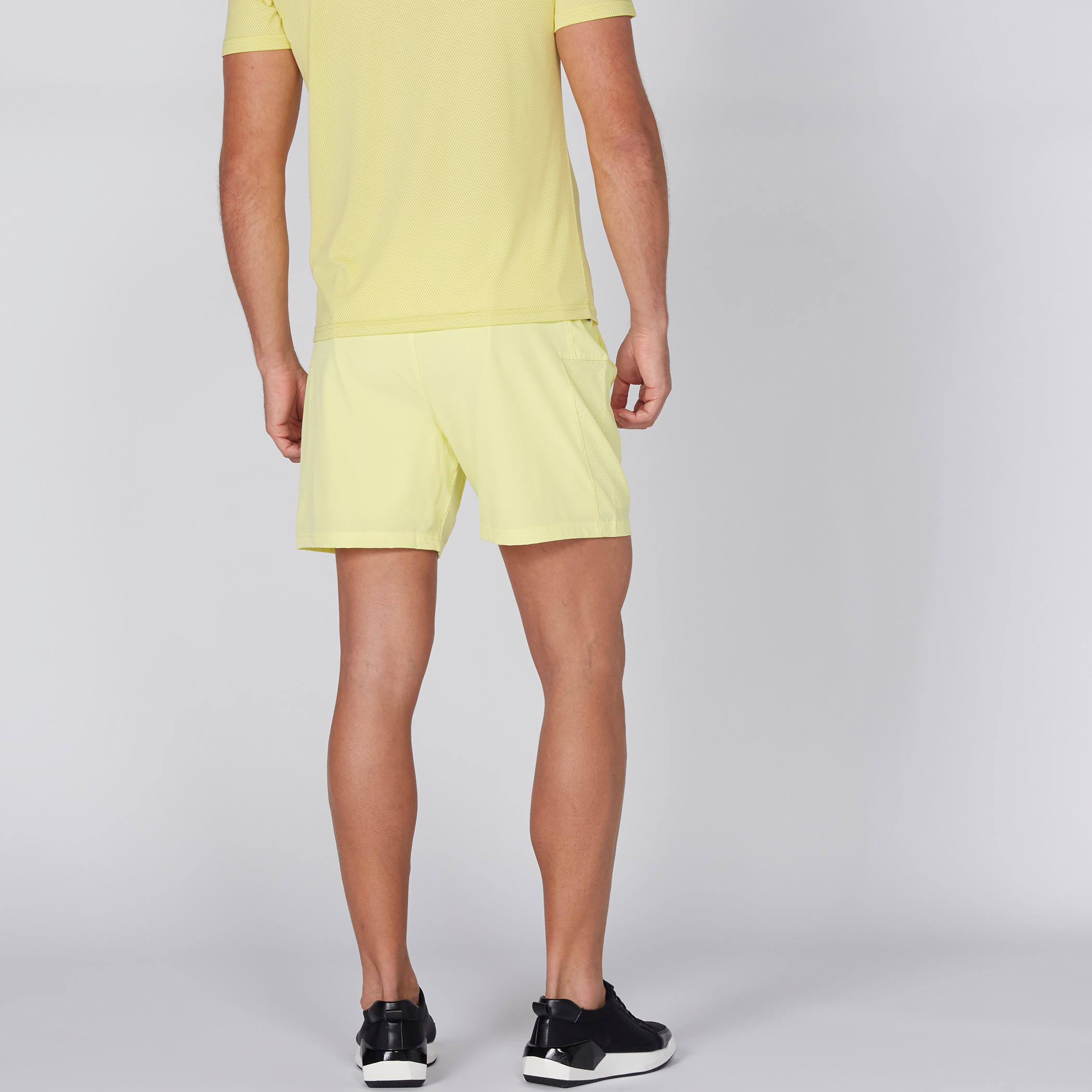 شورت للجري بشبكة داخلية وجيوب من كابا-men-clothing-sportswearandactivewear-bottoms-image-5