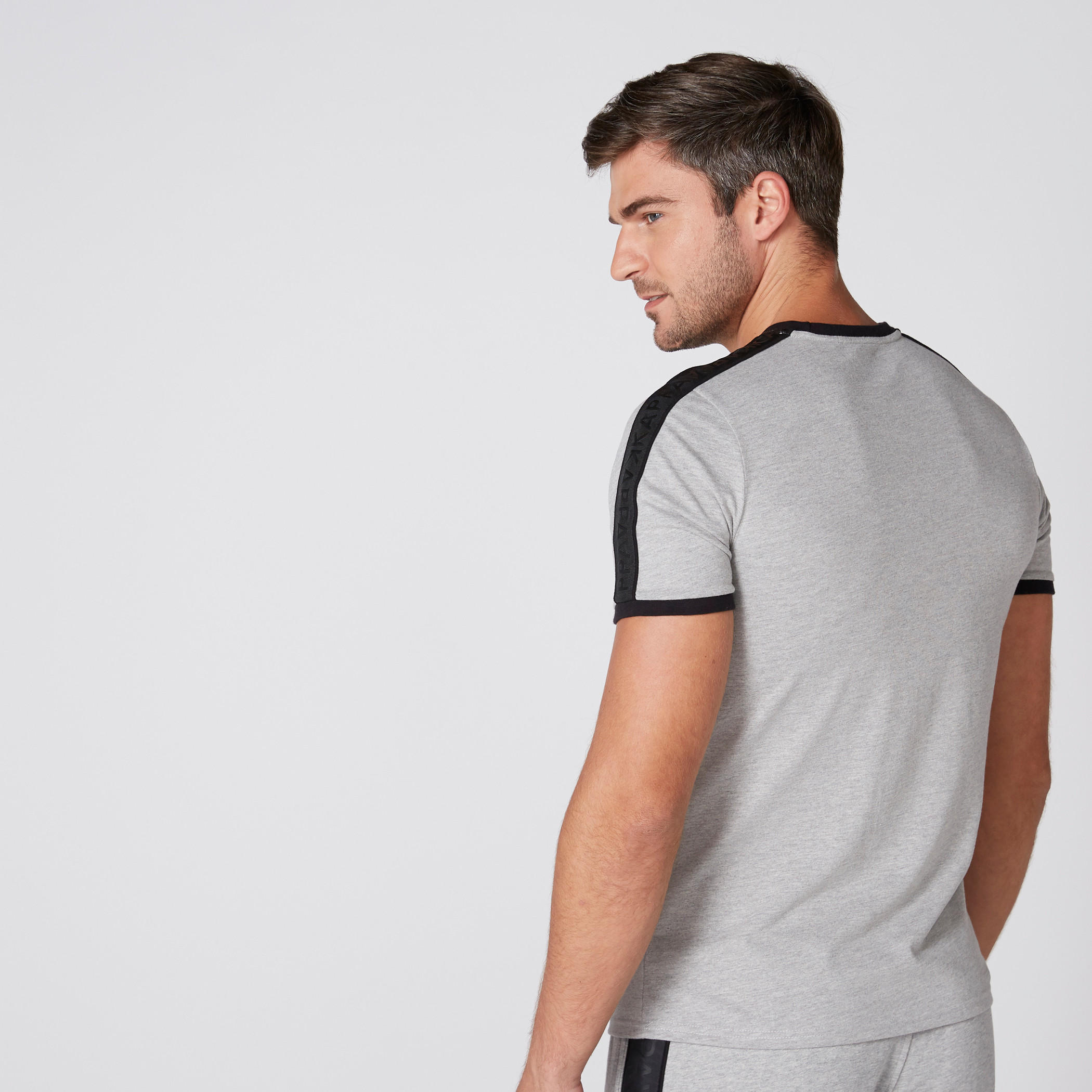 تيشيرت بياقة مستديرة وأكمام قصيرة من كابا-men-clothing-sportswearandactivewear-tshirtsandpolos-image-3