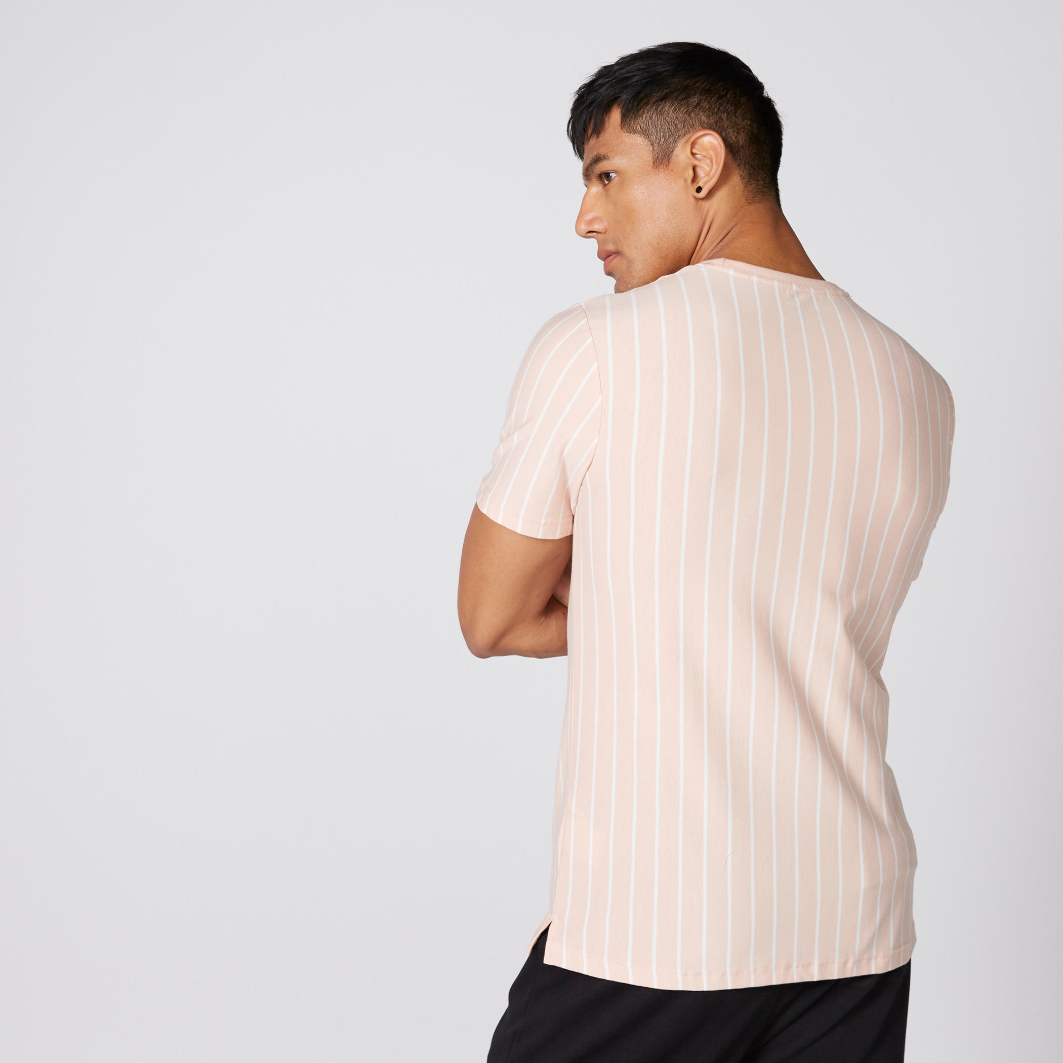 تيشيرت بياقة مستديرة وأكمام قصيرة وطبعات من كابا-men-clothing-sportswearandactivewear-tshirtsandpolos-image-2