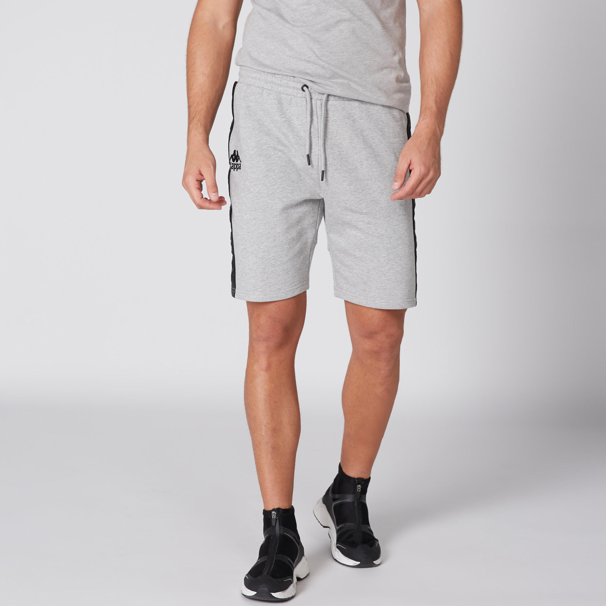 شورت بخصر مطّاطي ورباط من كابا-men-clothing-sportswearandactivewear-bottoms-image-1