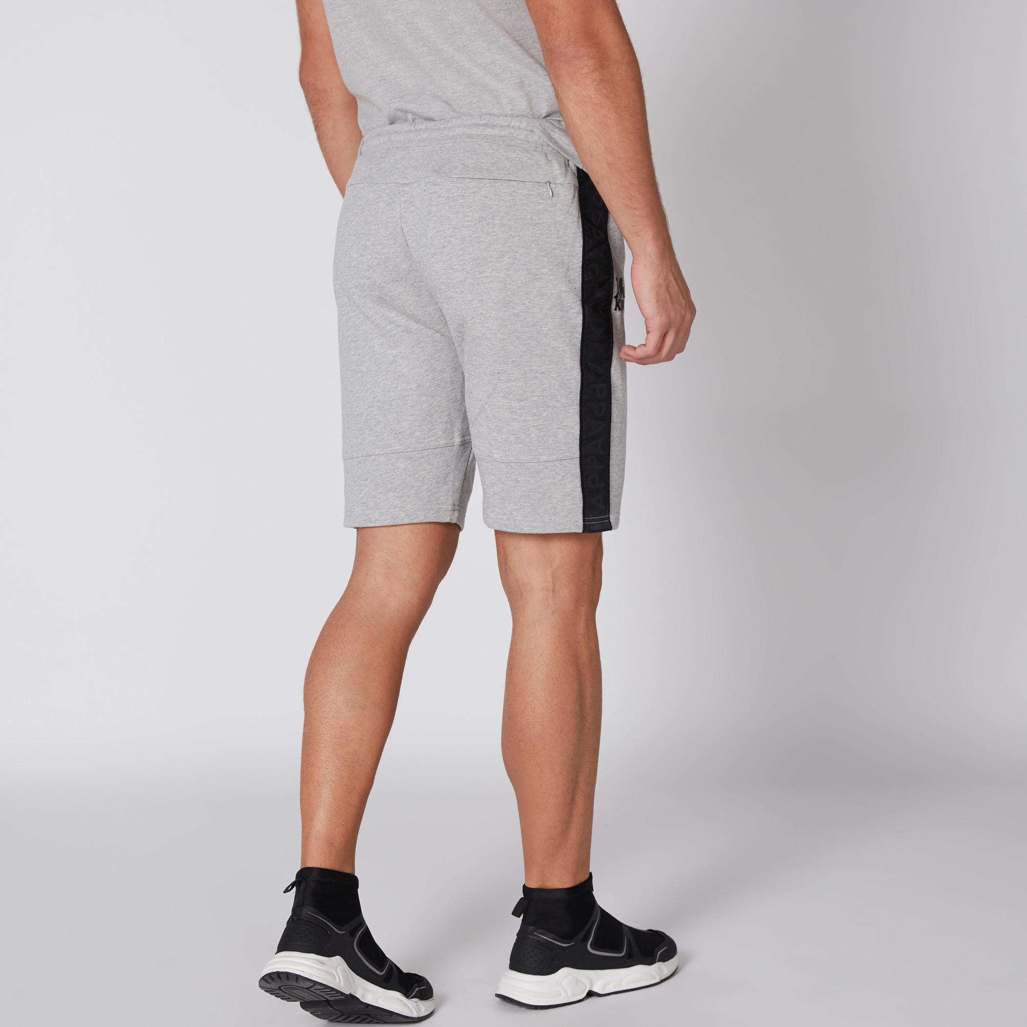 شورت بخصر مطّاطي ورباط من كابا-men-clothing-sportswearandactivewear-bottoms-image-5