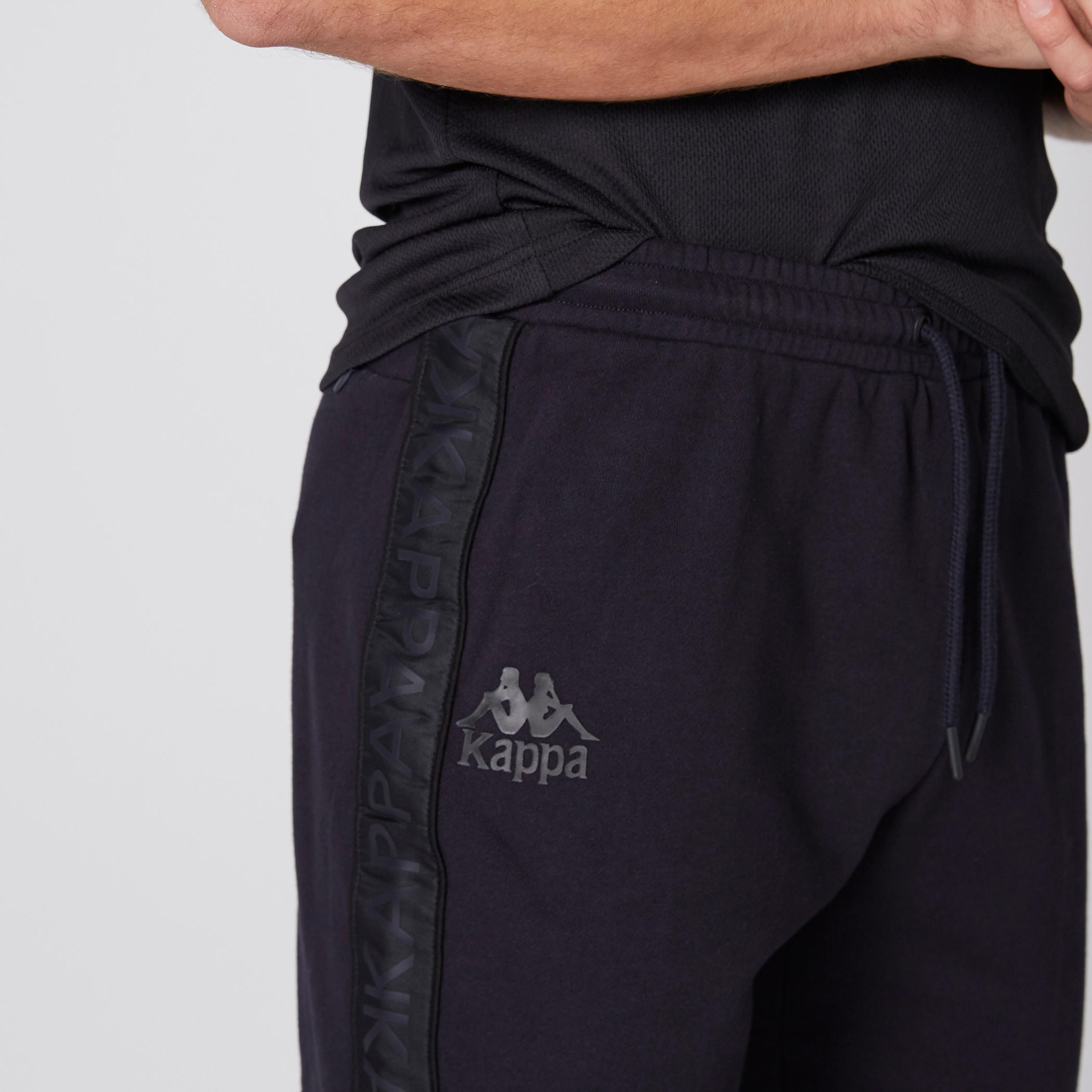 شورت بخصر مطّاطي ورباط من كابا-men-clothing-sportswearandactivewear-bottoms-image-2