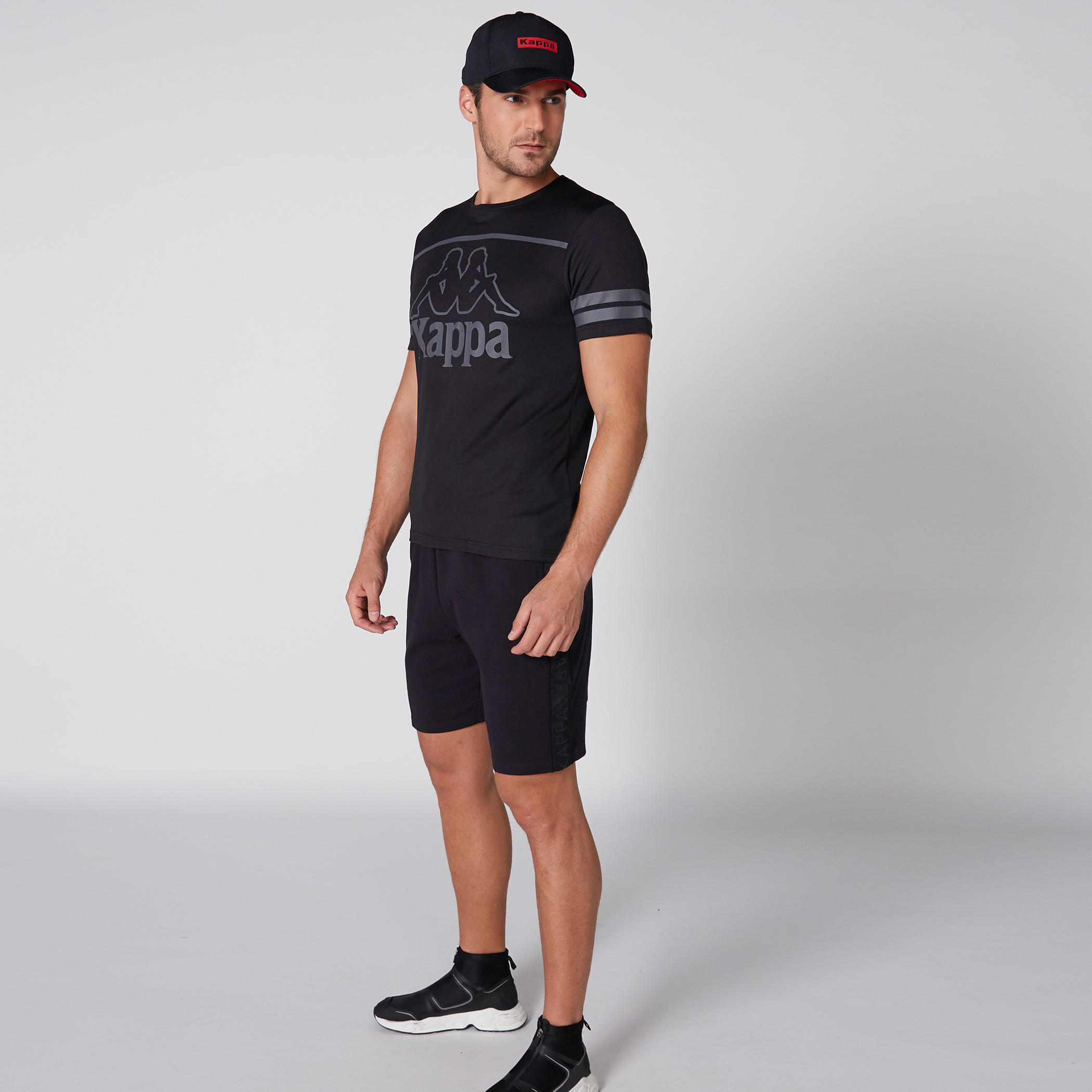 شورت بخصر مطّاطي ورباط من كابا-men-clothing-sportswearandactivewear-bottoms-image-3