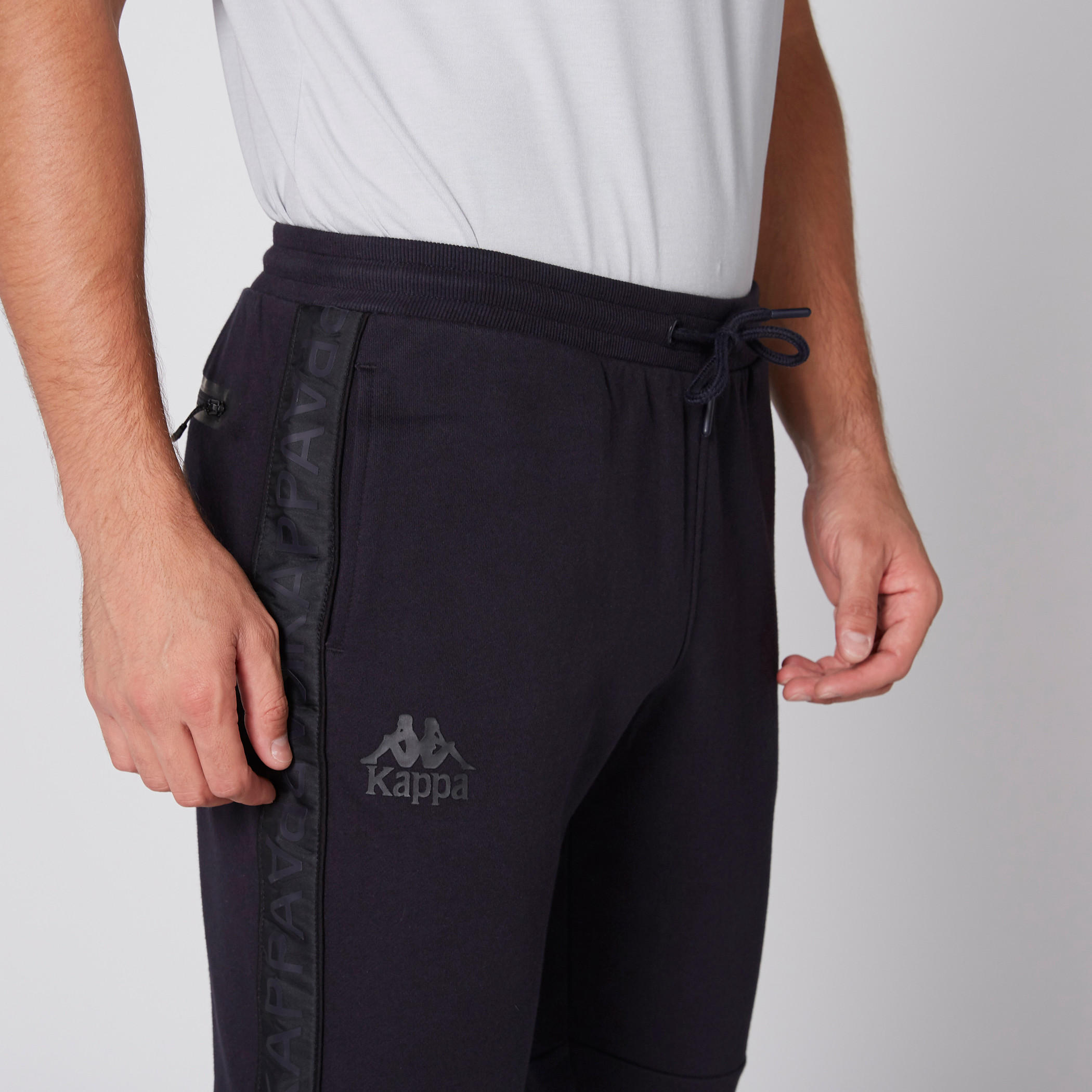 بنطال رياضي طويل بخصر مطّاطي من كابا-men-clothing-sportswearandactivewear-bottoms-image-2