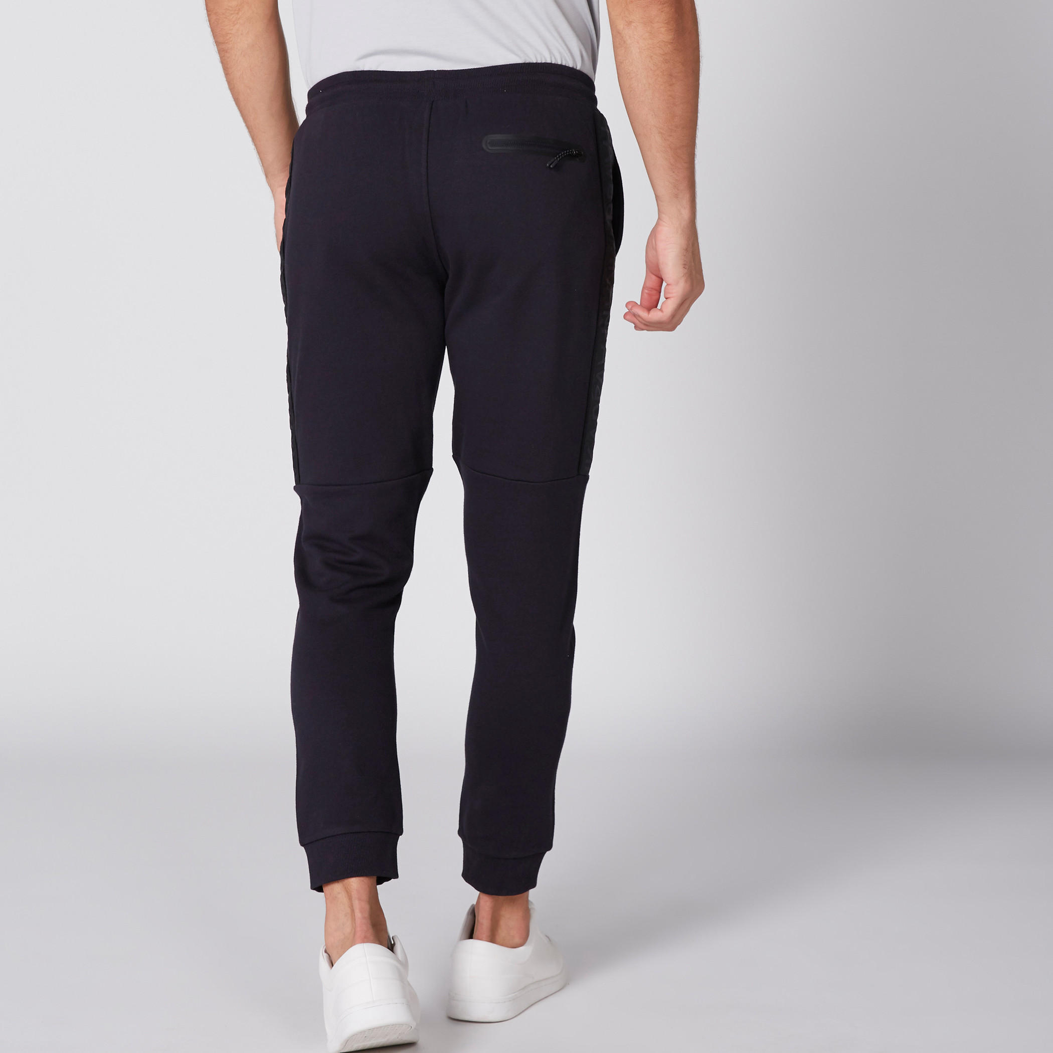 بنطال رياضي طويل بخصر مطّاطي من كابا-men-clothing-sportswearandactivewear-bottoms-image-5