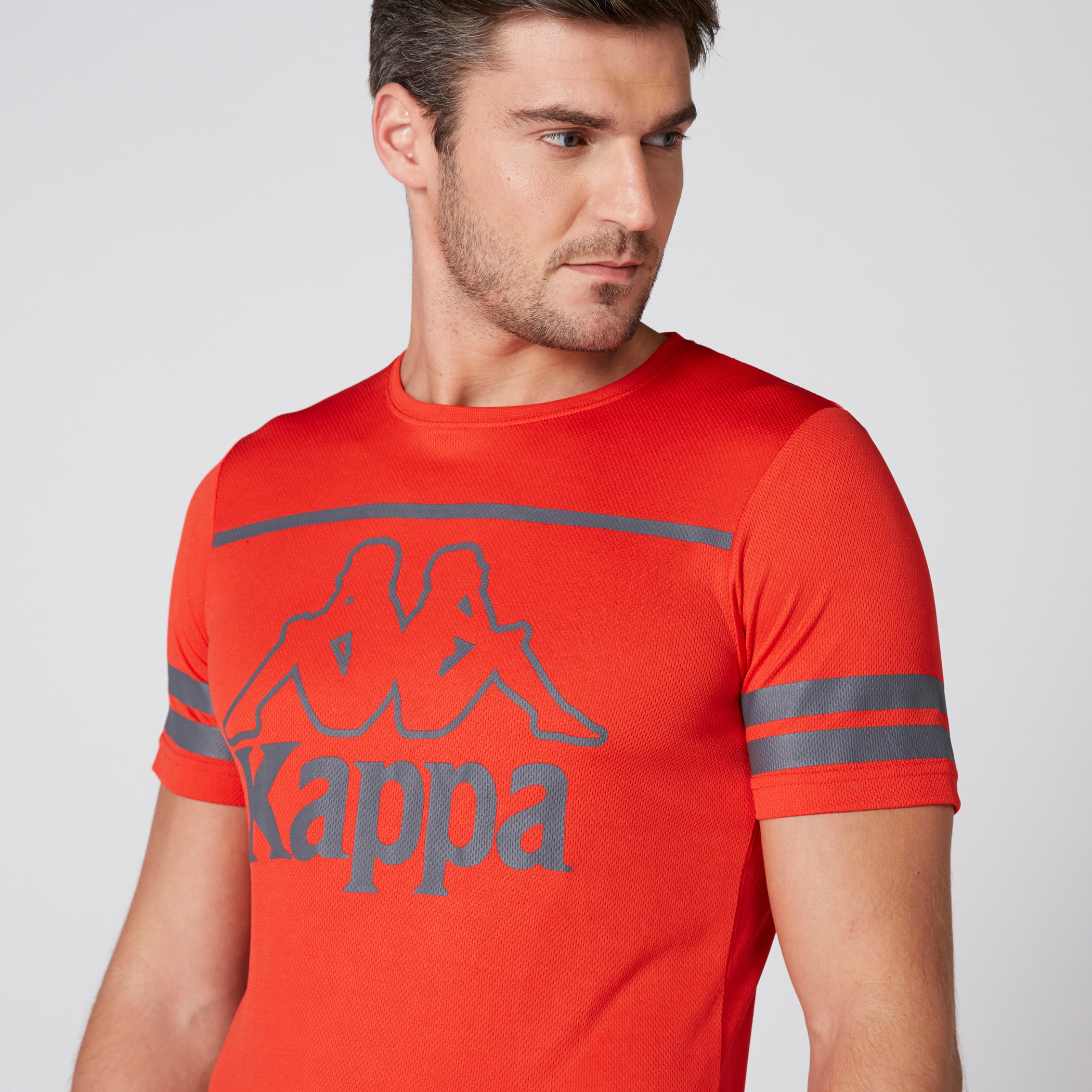 تيشيرت بياقة مستديرة وأكمام قصيرة وطبعات من كابا-men-clothing-sportswearandactivewear-tshirtsandpolos-image-2