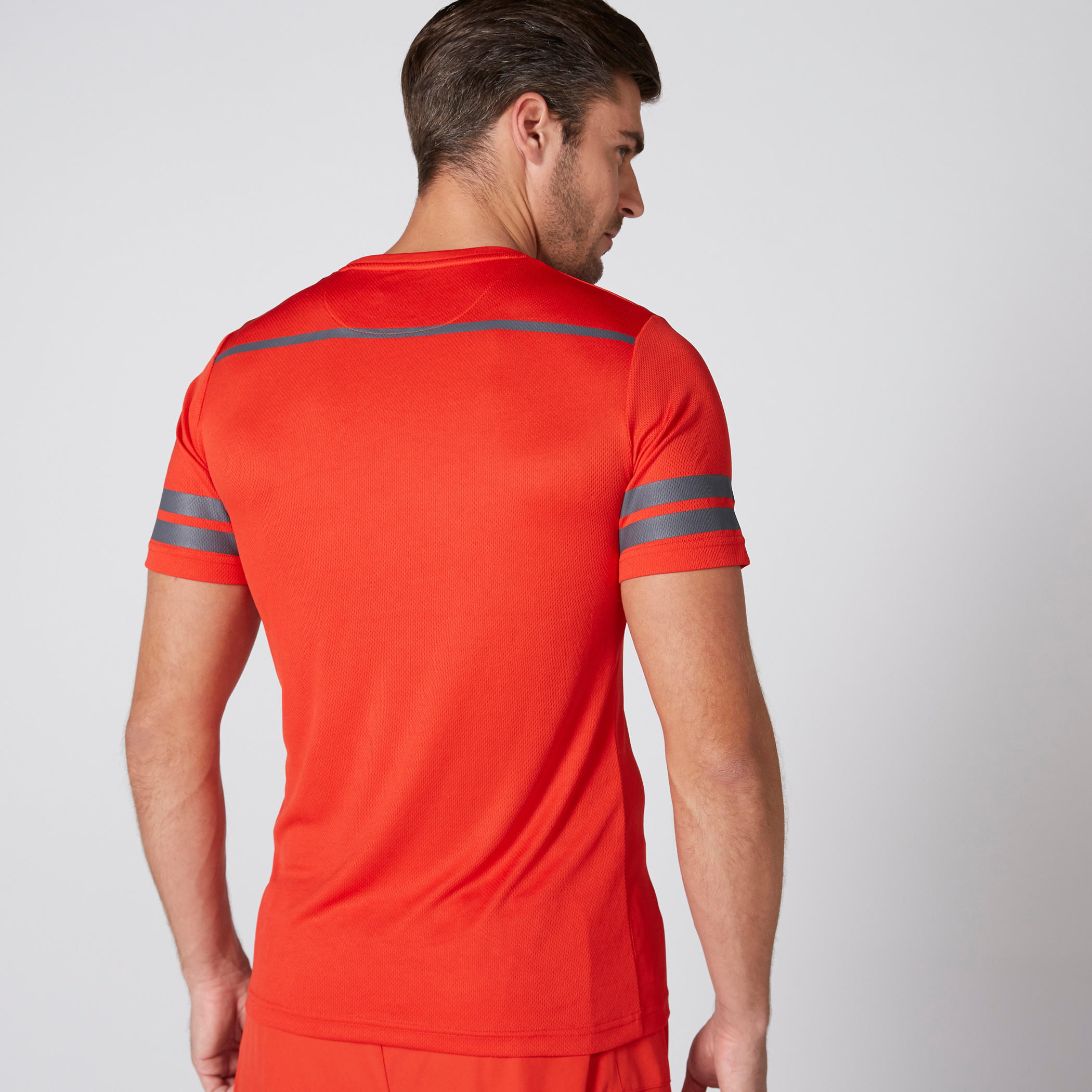 تيشيرت بياقة مستديرة وأكمام قصيرة وطبعات من كابا-men-clothing-sportswearandactivewear-tshirtsandpolos-image-3