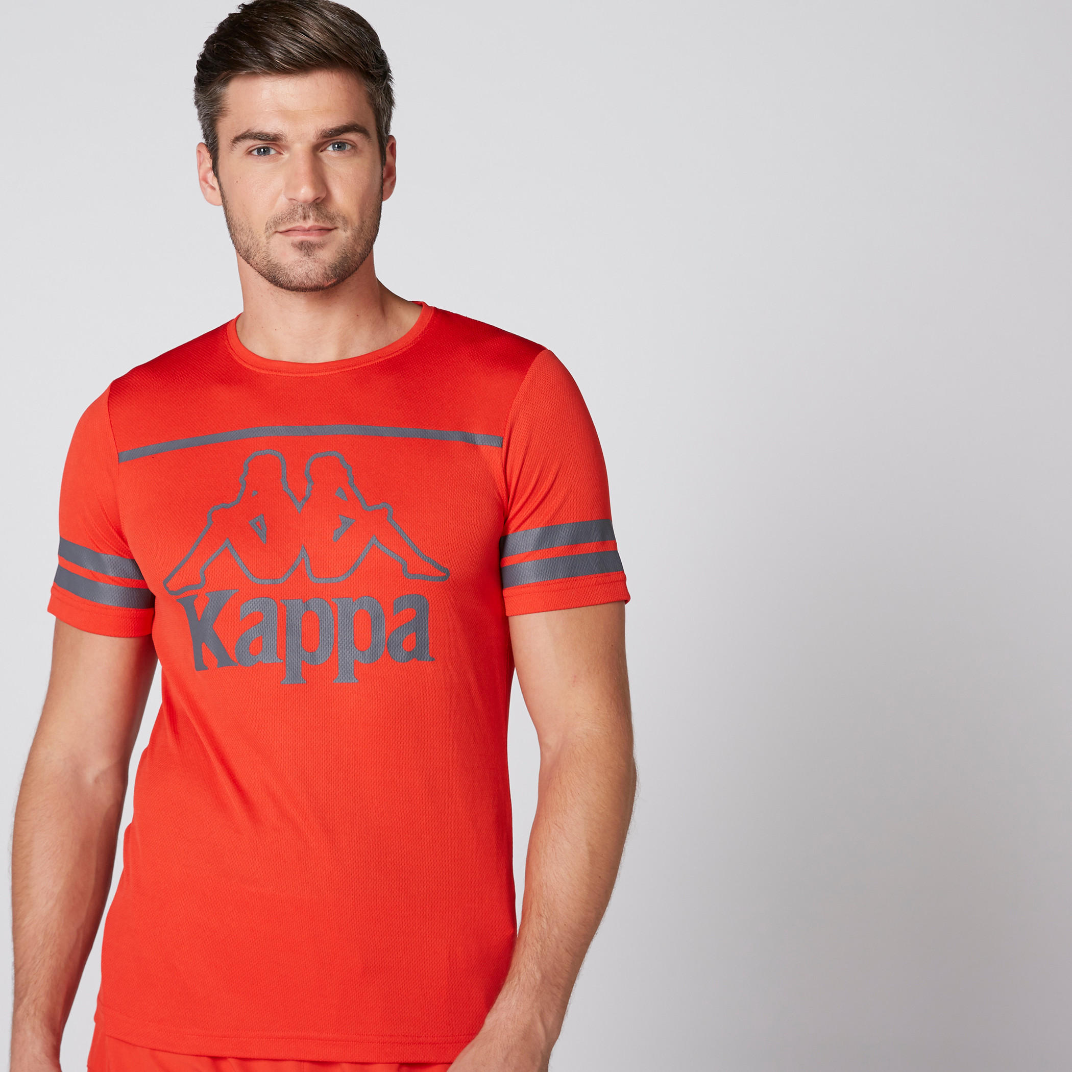 تيشيرت بياقة مستديرة وأكمام قصيرة وطبعات من كابا-men-clothing-sportswearandactivewear-tshirtsandpolos-image-4