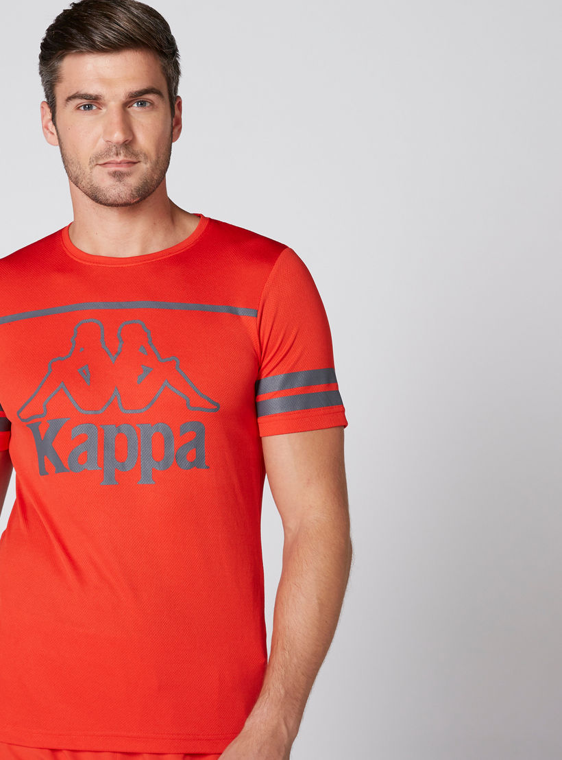 تيشيرت بياقة مستديرة وأكمام قصيرة وطبعات من كابا-men-clothing-sportswearandactivewear-tshirtsandpolos-image-4