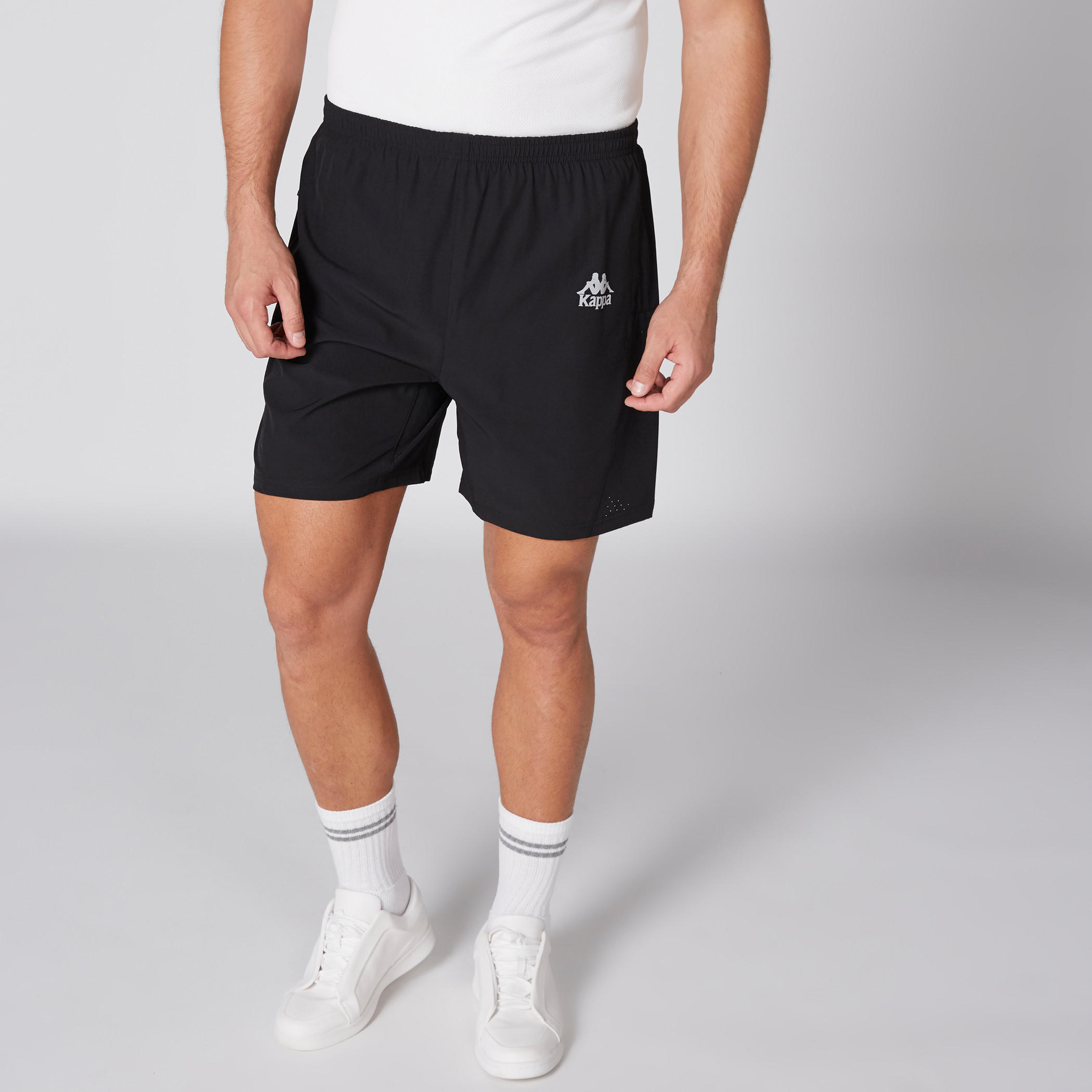 شورت بخصر مطّاطي وسحّاب من كابا-men-clothing-sportswearandactivewear-bottoms-image-1