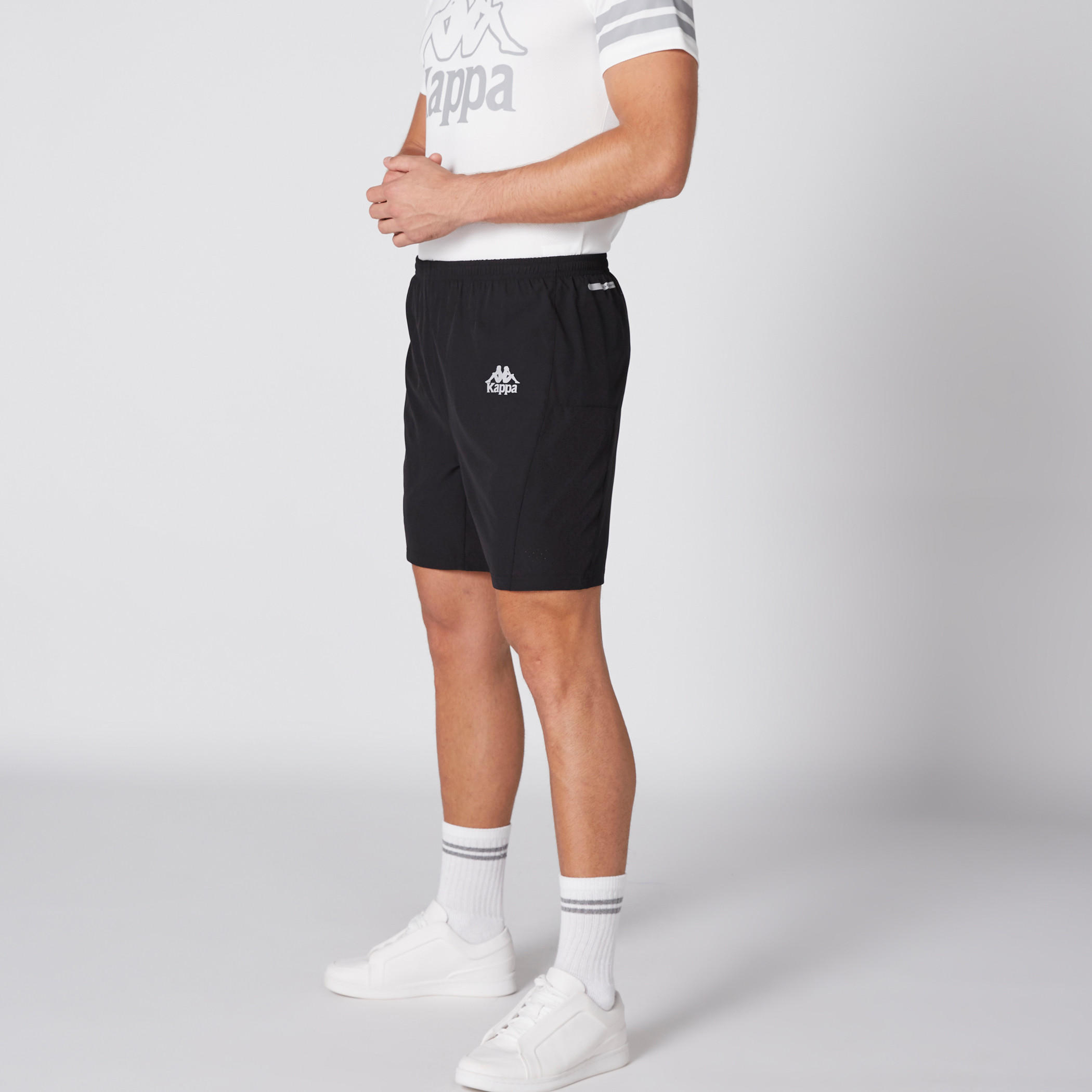 شورت بخصر مطّاطي وسحّاب من كابا-men-clothing-sportswearandactivewear-bottoms-image-3
