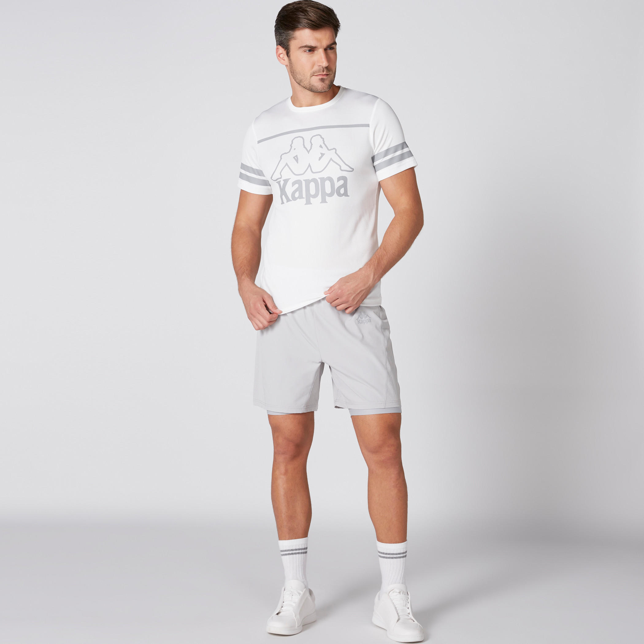 شورت جري بخصر مطّاطي وجيوب من كابا-men-clothing-sportswearandactivewear-bottoms-image-1