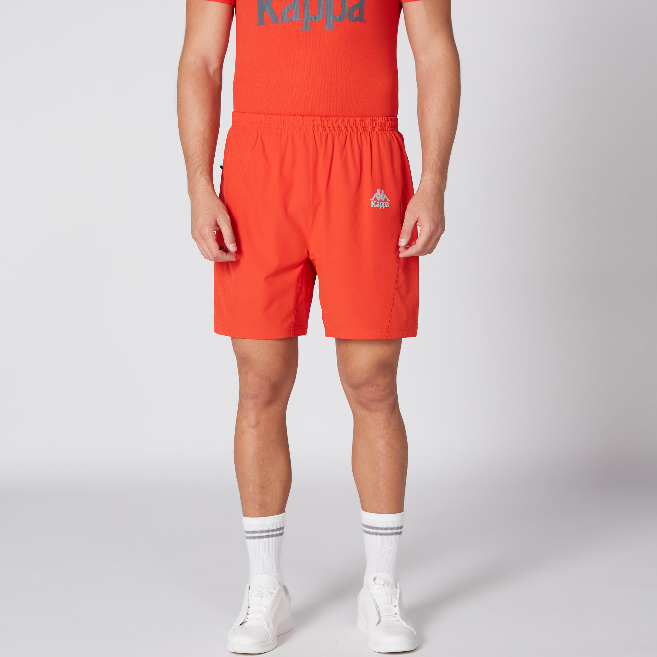 شورت بخصر مطّاطي وسحّاب من كابا-men-clothing-sportswearandactivewear-bottoms-image-3