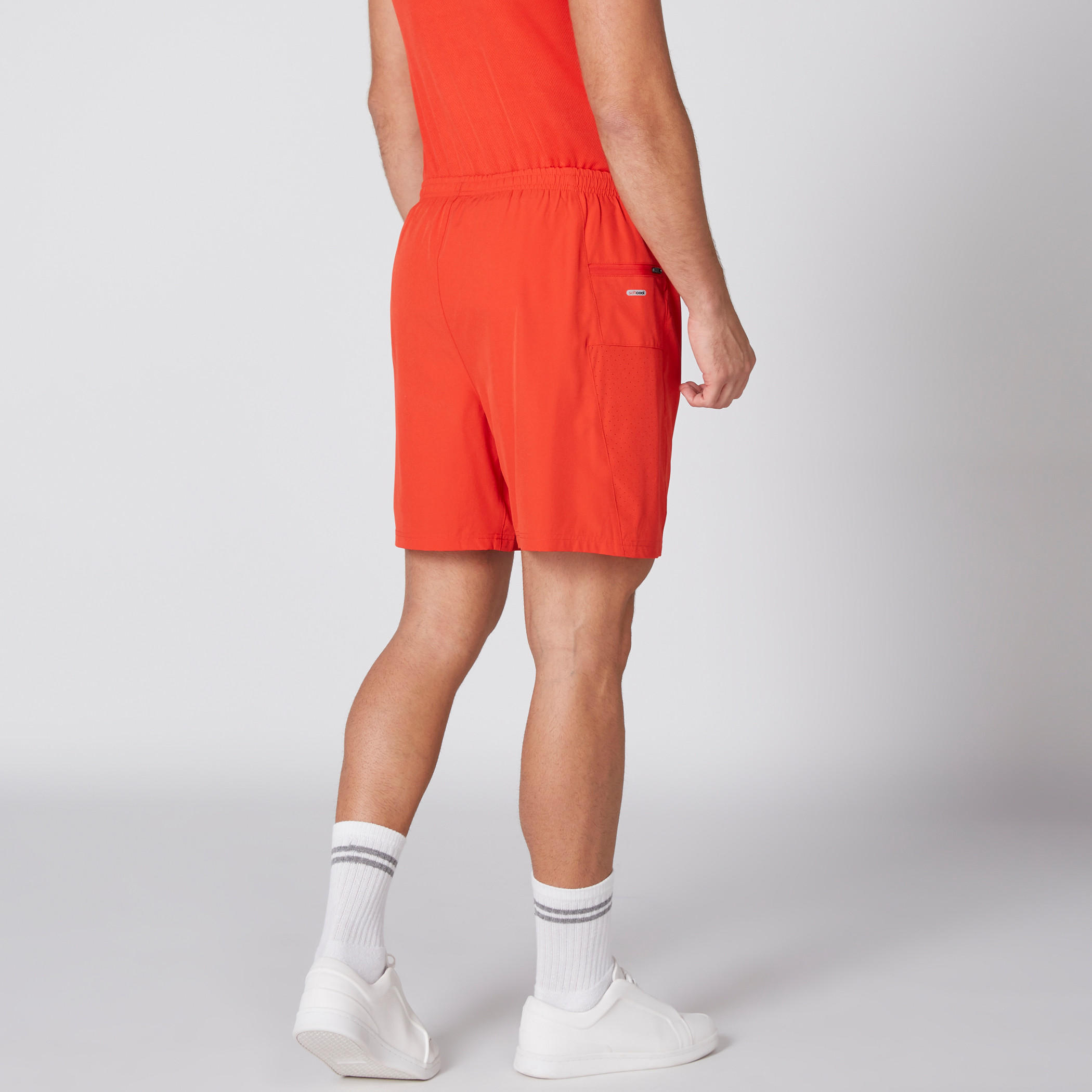 شورت بخصر مطّاطي وسحّاب من كابا-men-clothing-sportswearandactivewear-bottoms-image-5