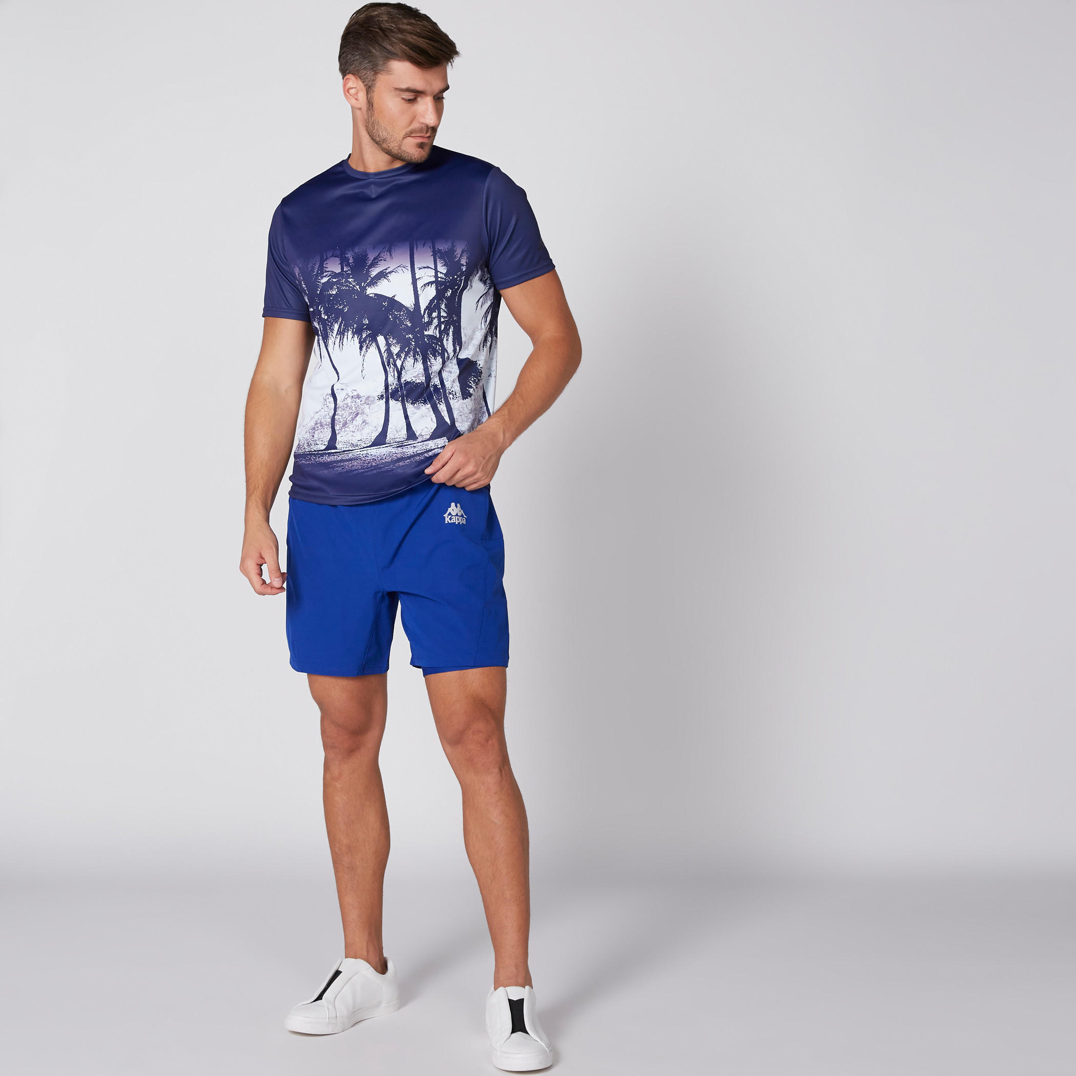 شورت بخصر مطّاطي وجيوب من كابا-men-clothing-sportswearandactivewear-bottoms-image-1