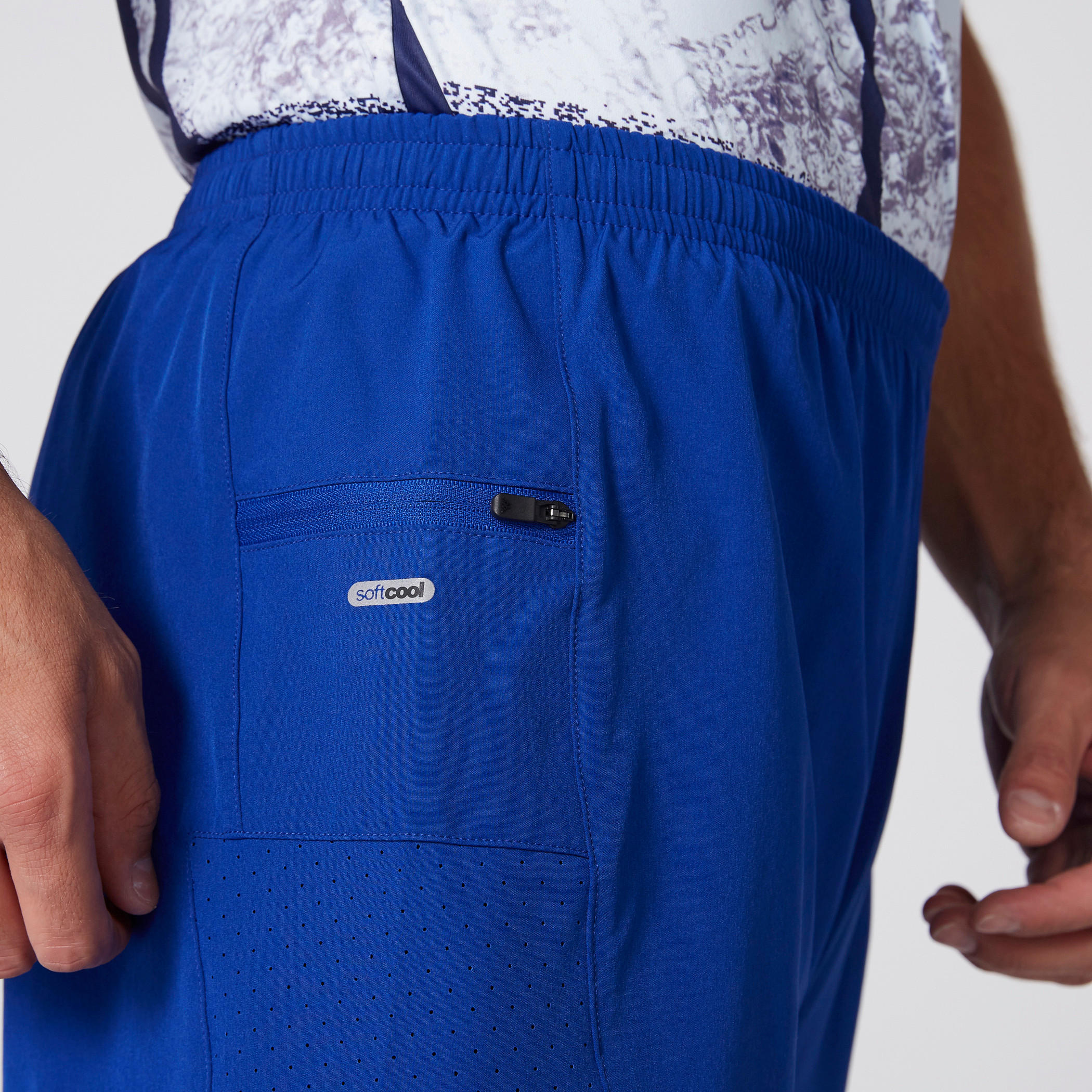 شورت بخصر مطّاطي وجيوب من كابا-men-clothing-sportswearandactivewear-bottoms-image-5