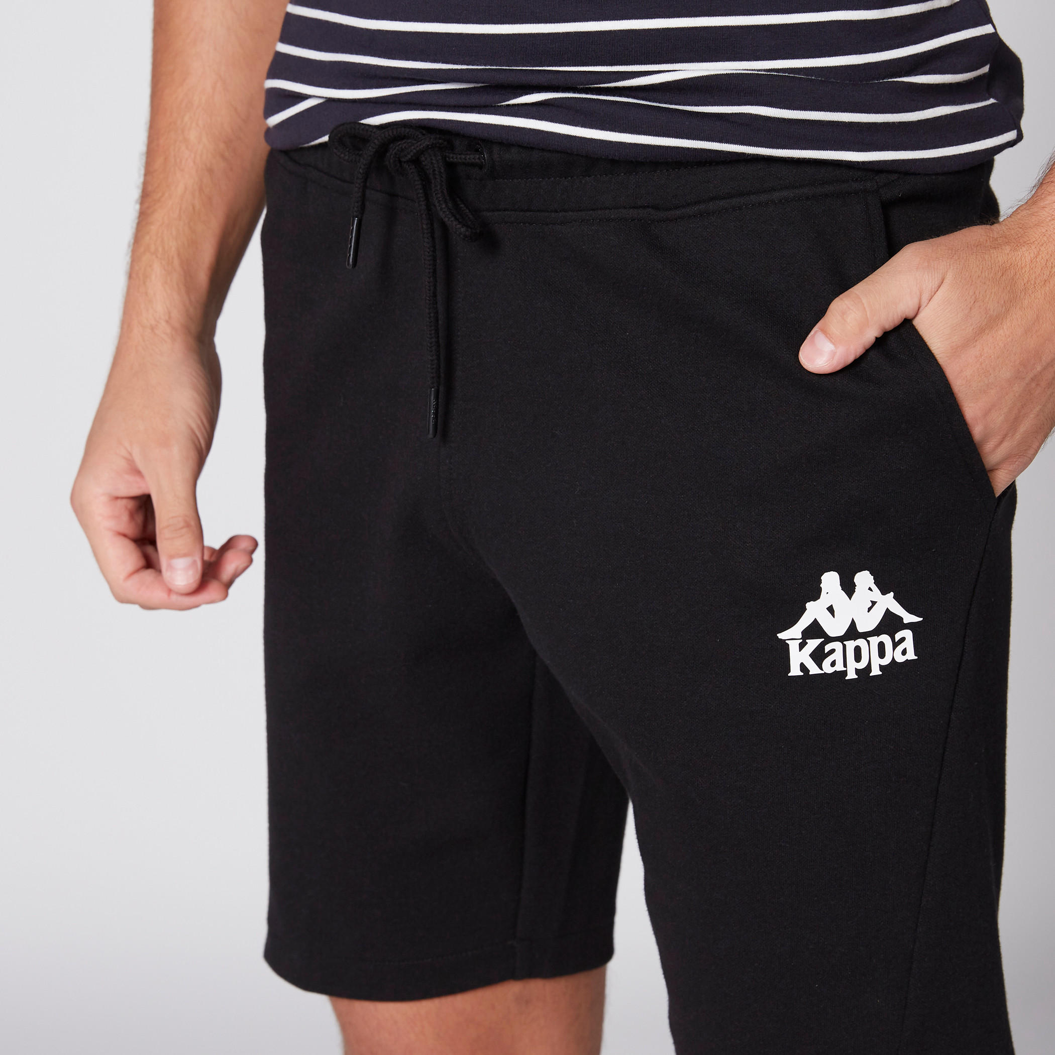 شورت بخصر مطّاطي وجيوب من كابا-men-clothing-sportswearandactivewear-bottoms-image-4