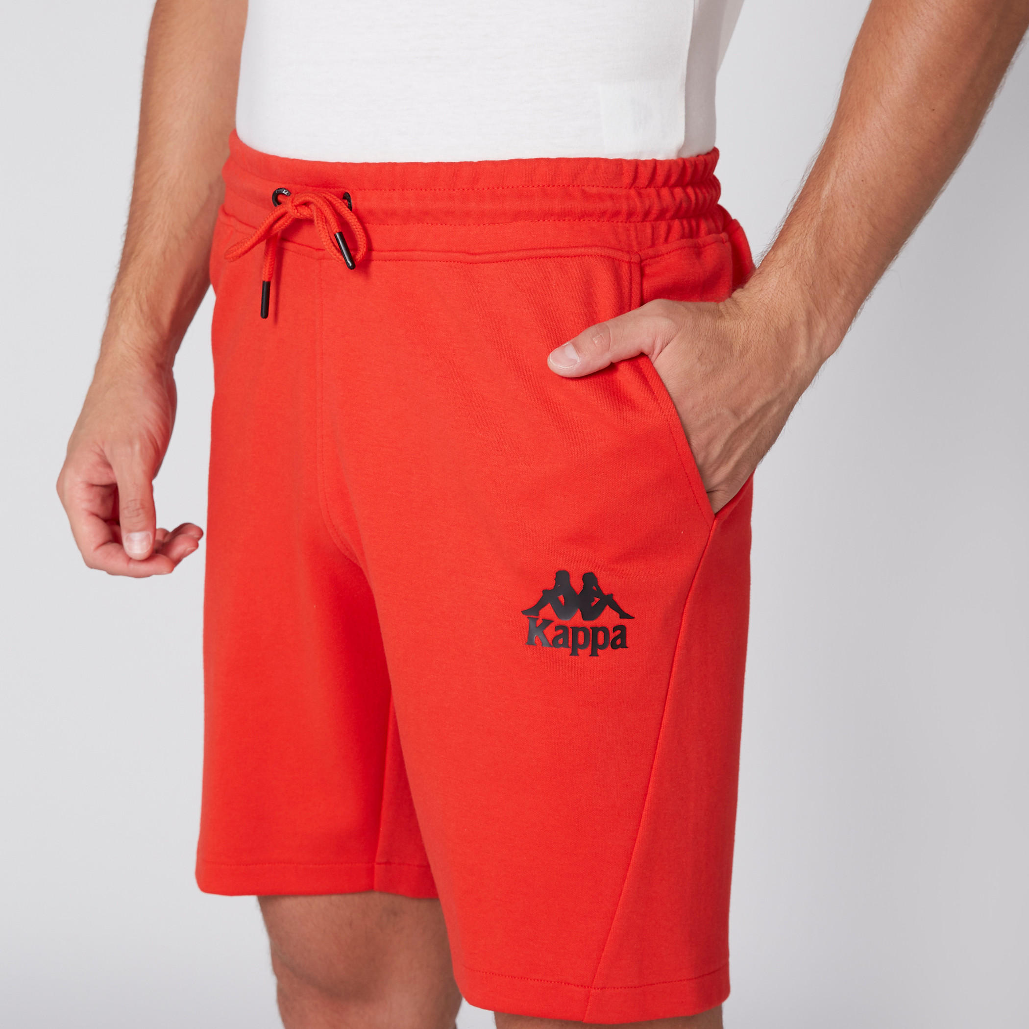 شورت بخصر مطّاطي ورباط وجيوب من كابا-men-clothing-sportswearandactivewear-bottoms-image-4