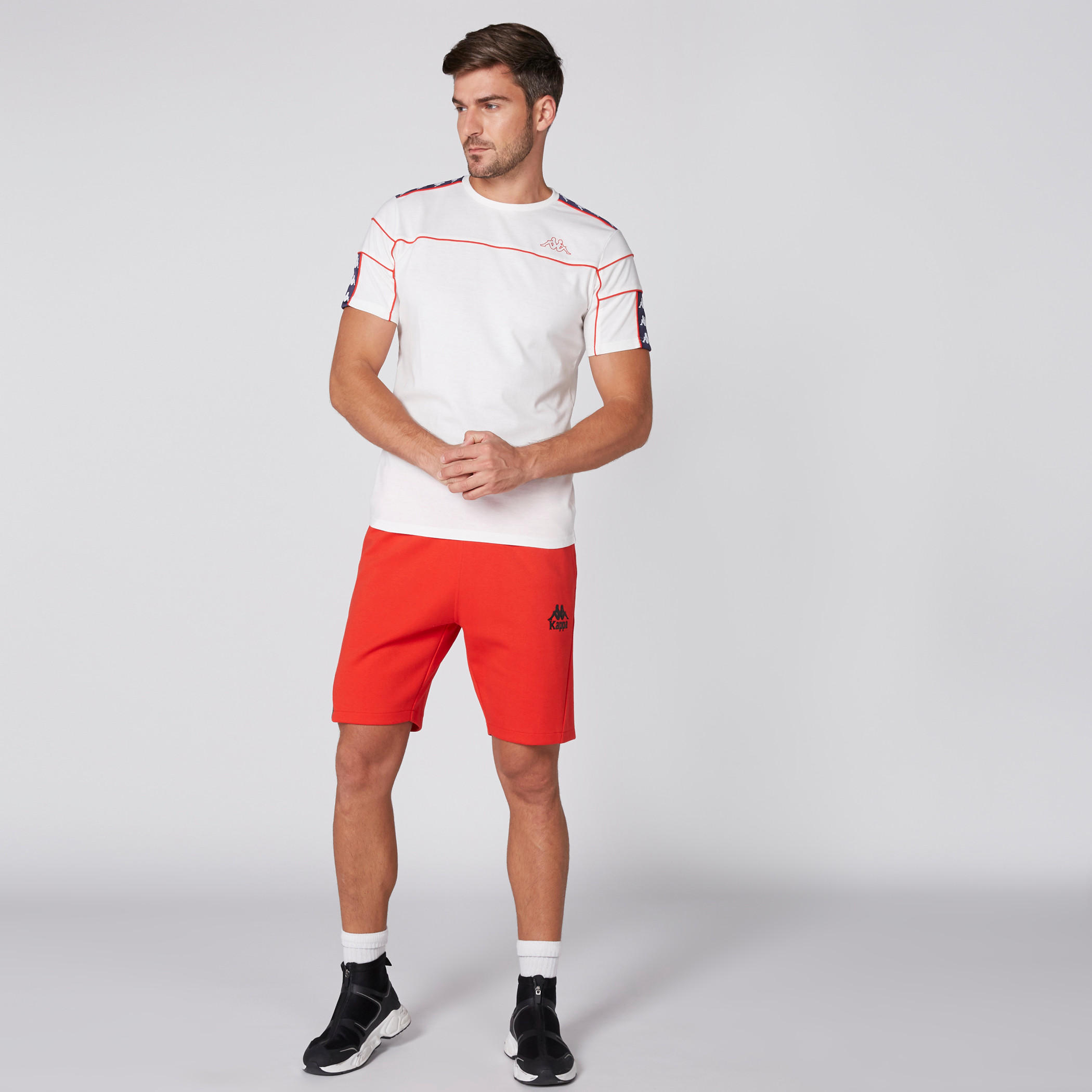 شورت بخصر مطّاطي ورباط وجيوب من كابا-men-clothing-sportswearandactivewear-bottoms-image-5