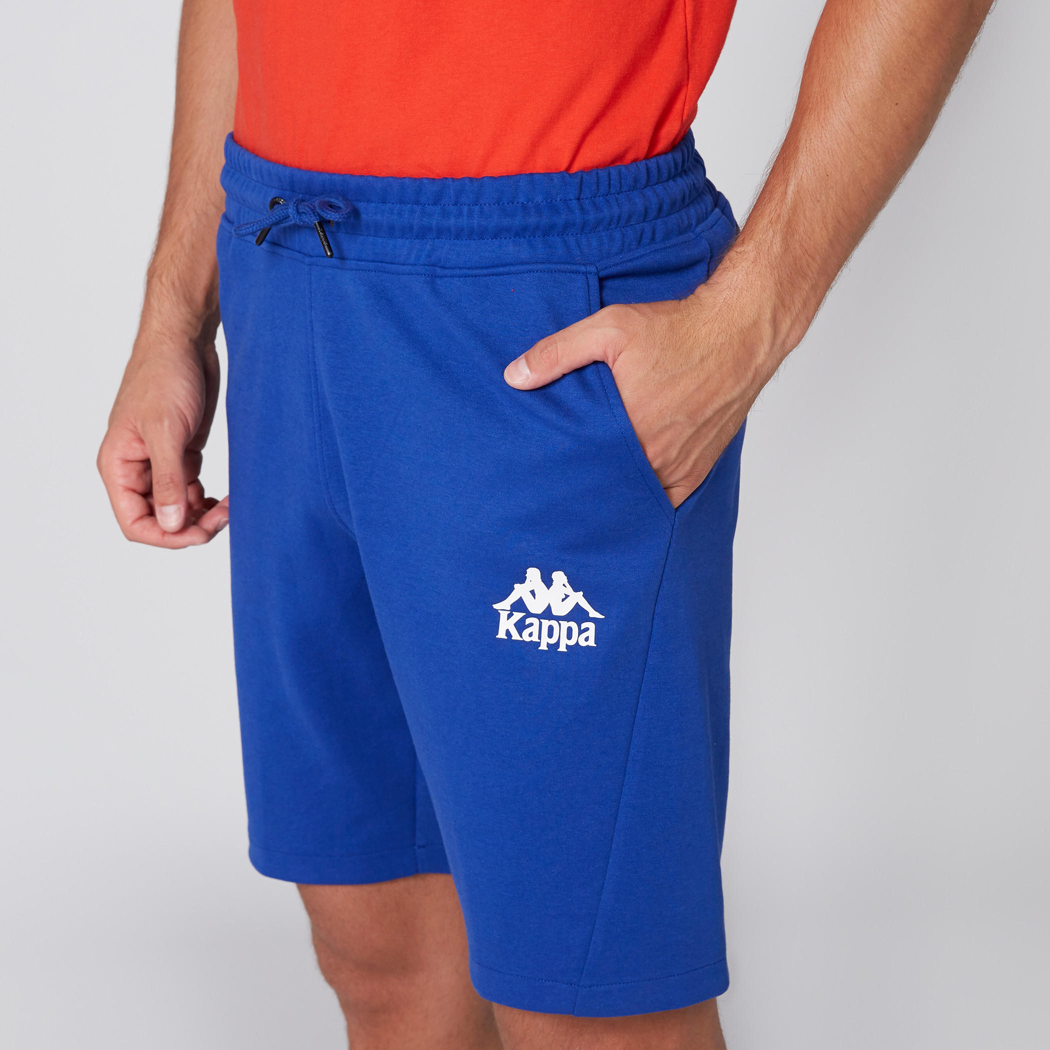 شورت بخصر مطّاطي وجيوب من كابا-men-clothing-sportswearandactivewear-bottoms-image-2
