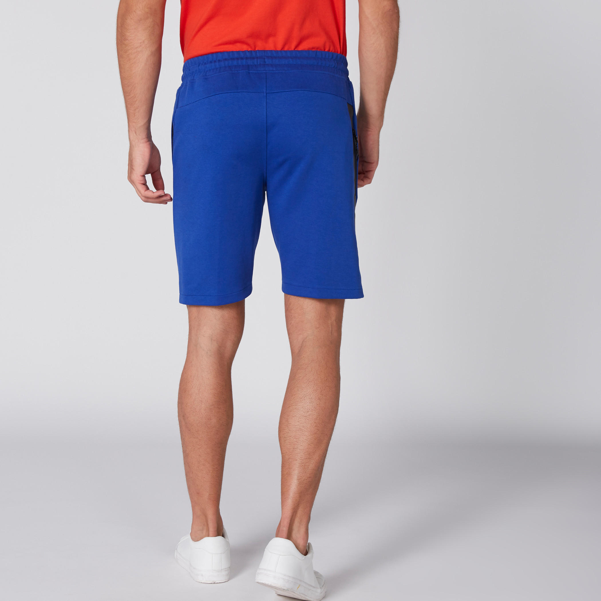 شورت بخصر مطّاطي وجيوب من كابا-men-clothing-sportswearandactivewear-bottoms-image-5