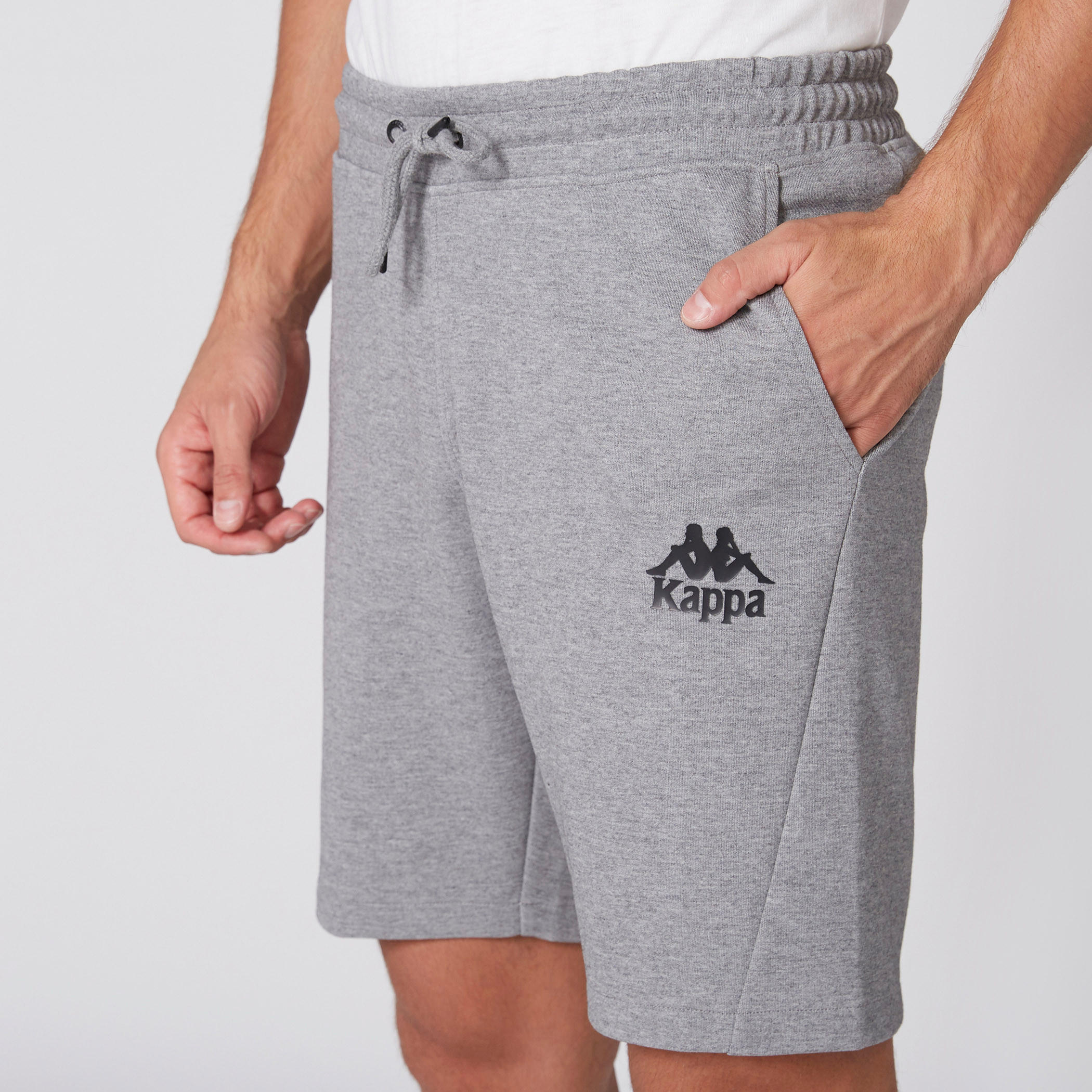 شورت بخصر مطّاطي وجيوب من كابا-men-clothing-sportswearandactivewear-bottoms-image-2