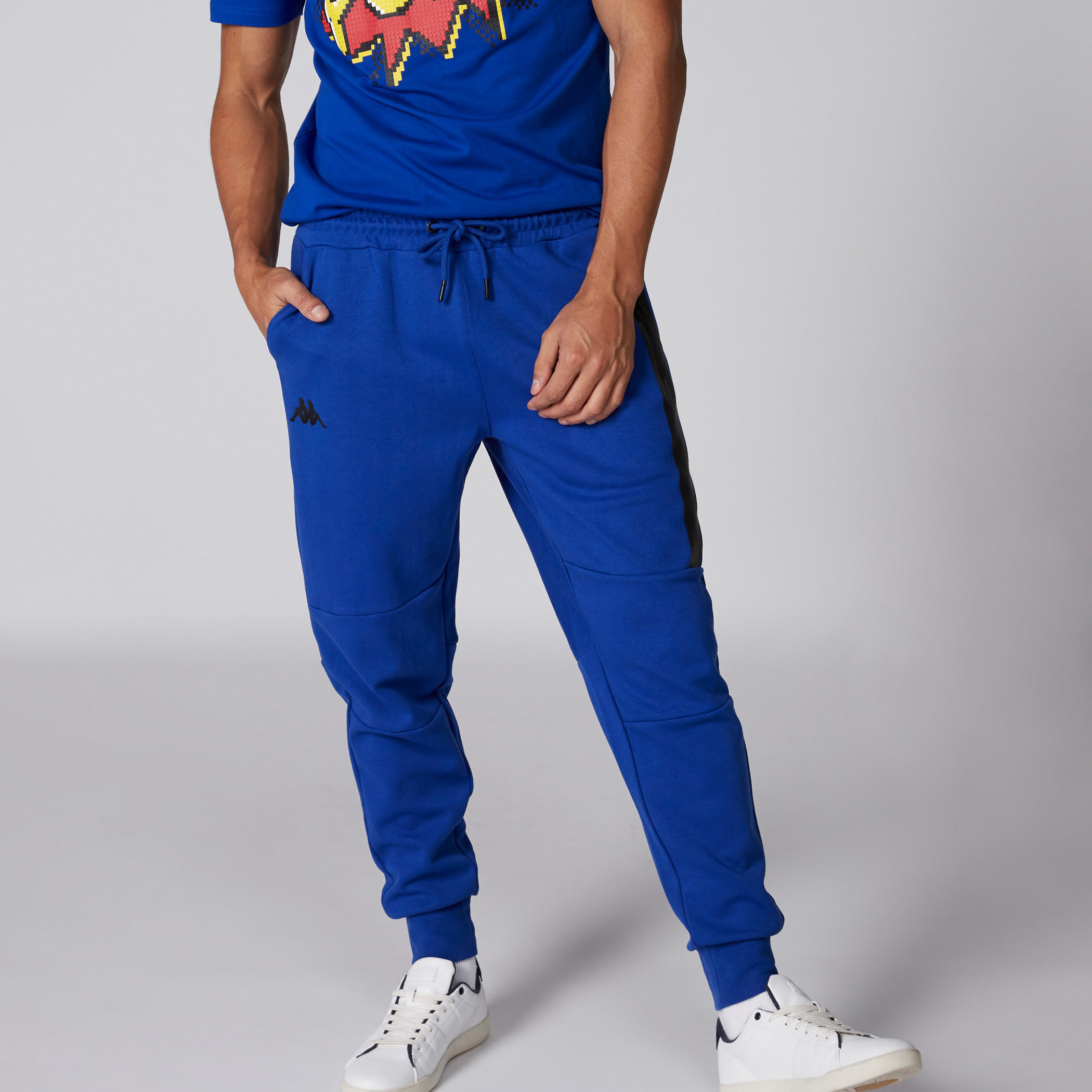 بنطال رياضي طويل بخصر مطّاطي ورباط من كابا-men-clothing-sportswearandactivewear-bottoms-image-2