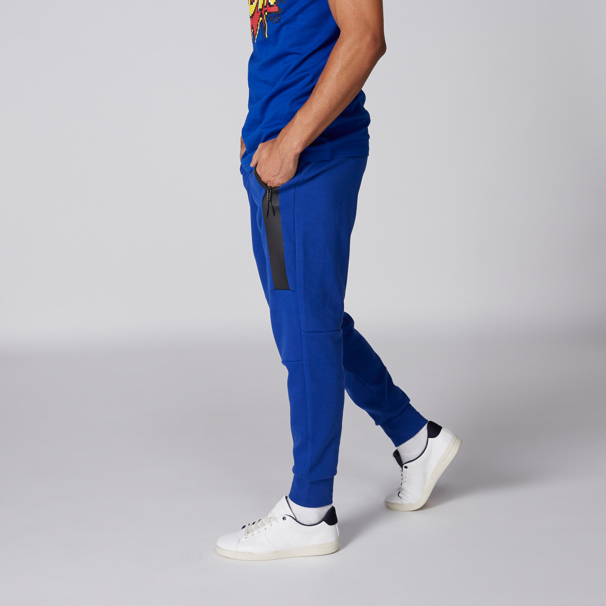 بنطال رياضي طويل بخصر مطّاطي ورباط من كابا-men-clothing-sportswearandactivewear-bottoms-image-4