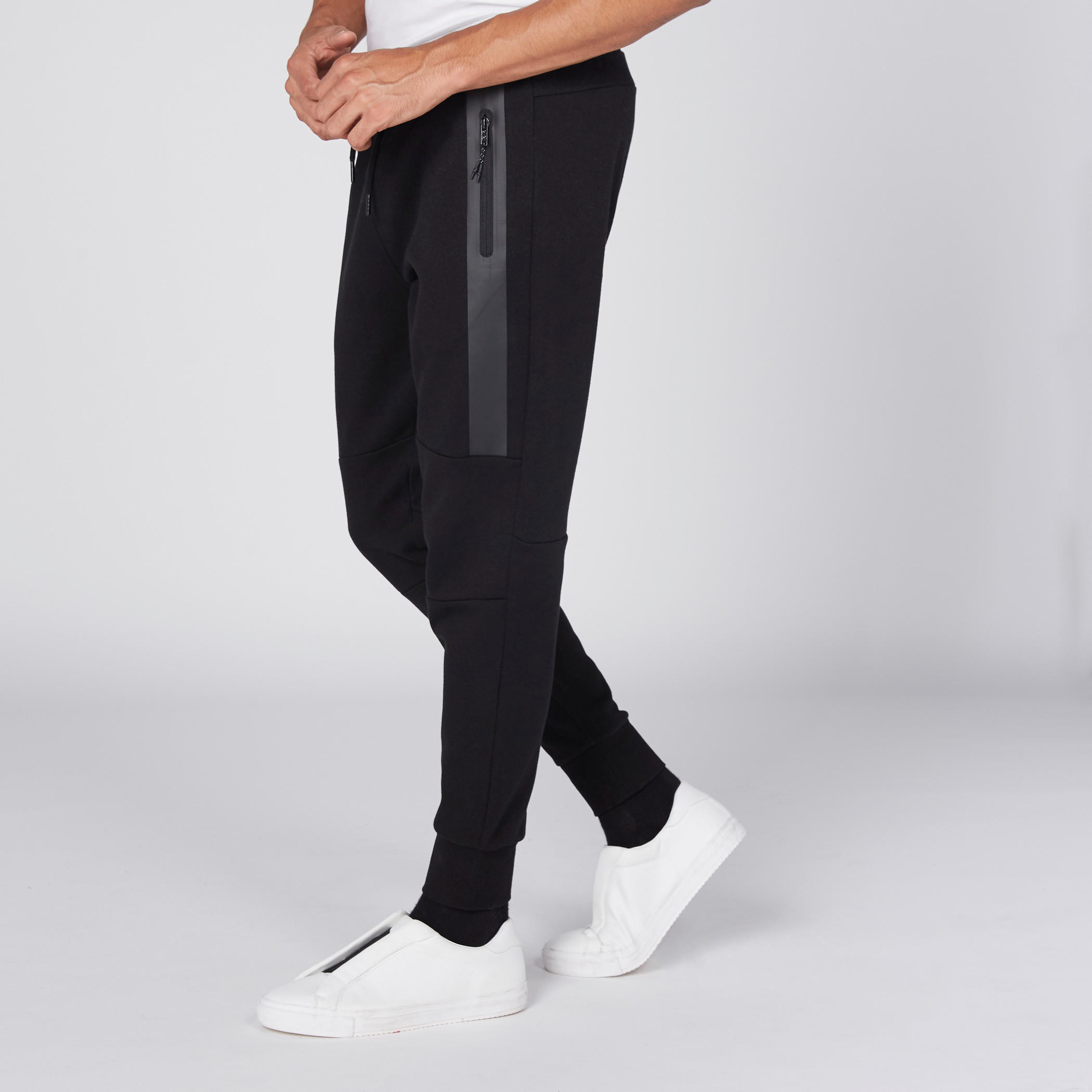 بنطال رياضي طويل بخصر مطّاطي ورباط من كابا-men-clothing-sportswearandactivewear-bottoms-image-6