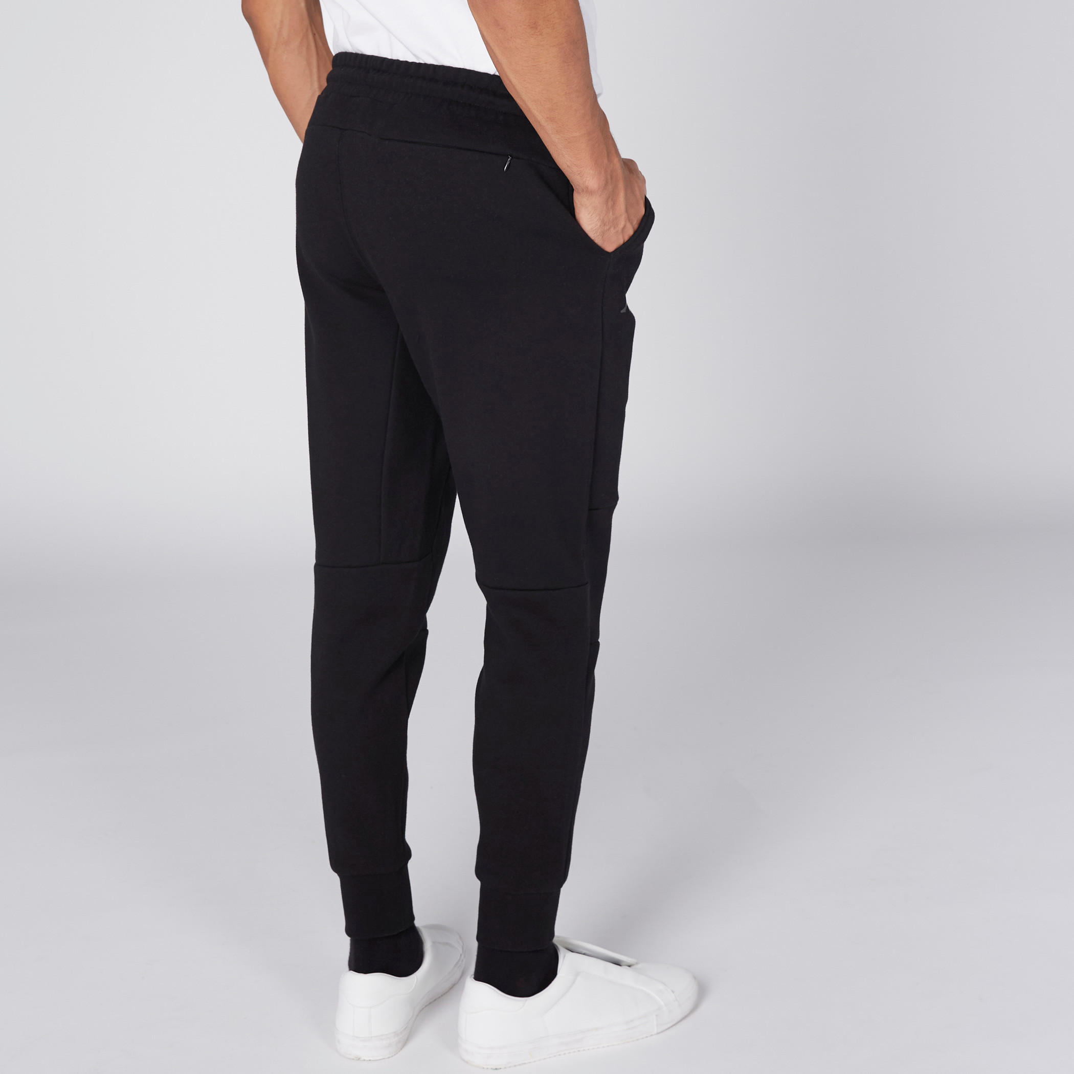 بنطال رياضي طويل بخصر مطّاطي ورباط من كابا-men-clothing-sportswearandactivewear-bottoms-image-7