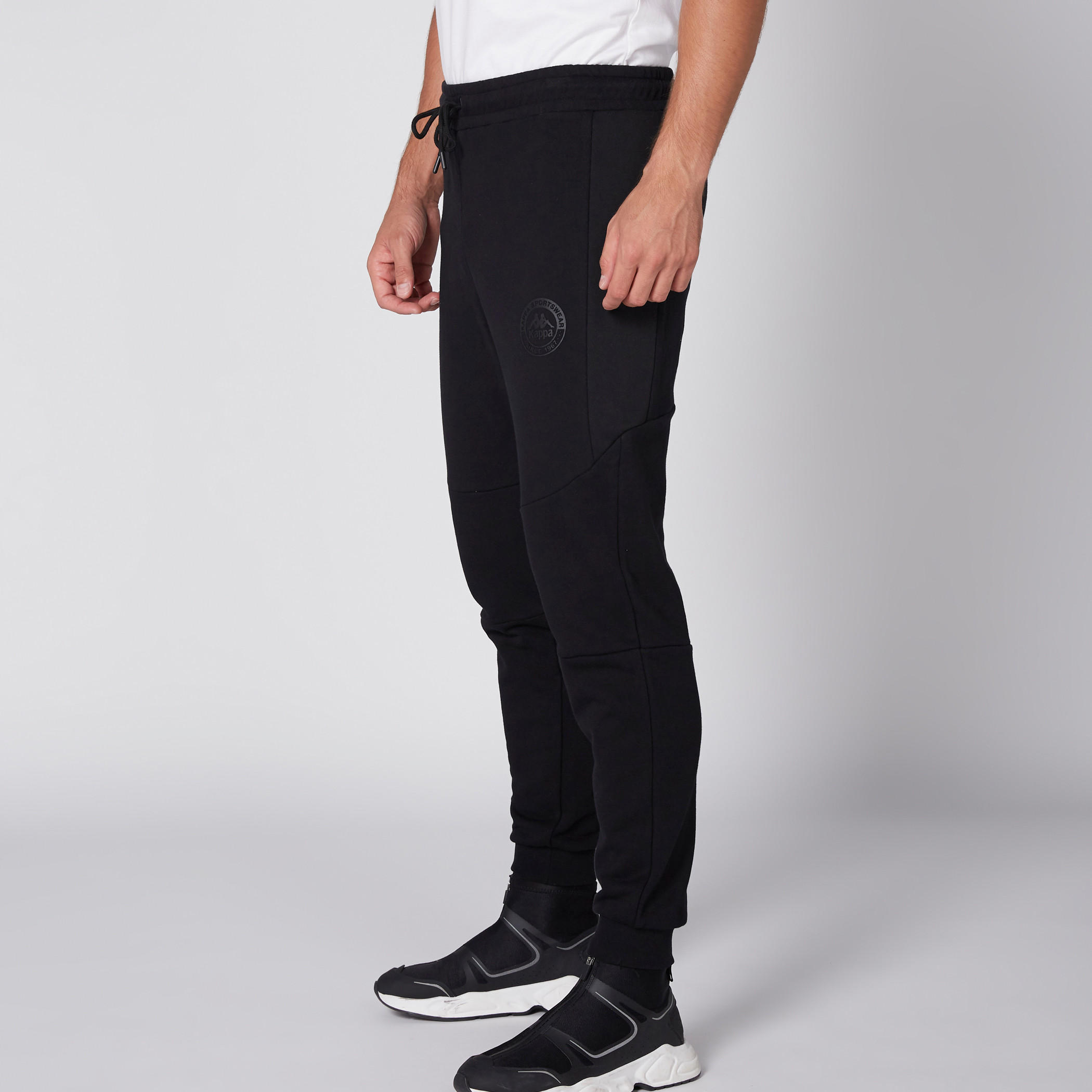 بنطال رياضي طويل بخصر مطّاطي من كابا-men-clothing-sportswearandactivewear-bottoms-image-4
