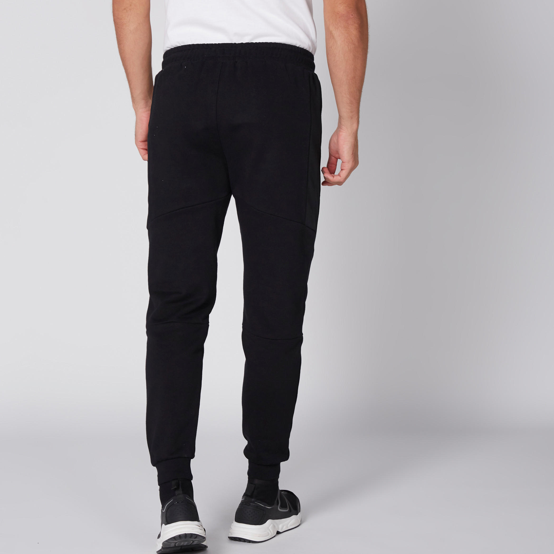 بنطال رياضي طويل بخصر مطّاطي من كابا-men-clothing-sportswearandactivewear-bottoms-image-5