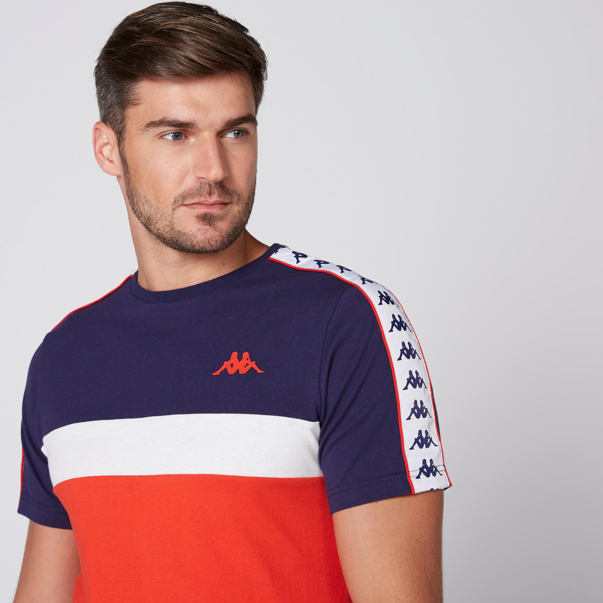 تيشيرت بياقة مستديرة وأكمام قصيرة وطبعات من كابا-men-clothing-sportswearandactivewear-tshirtsandpolos-image-1