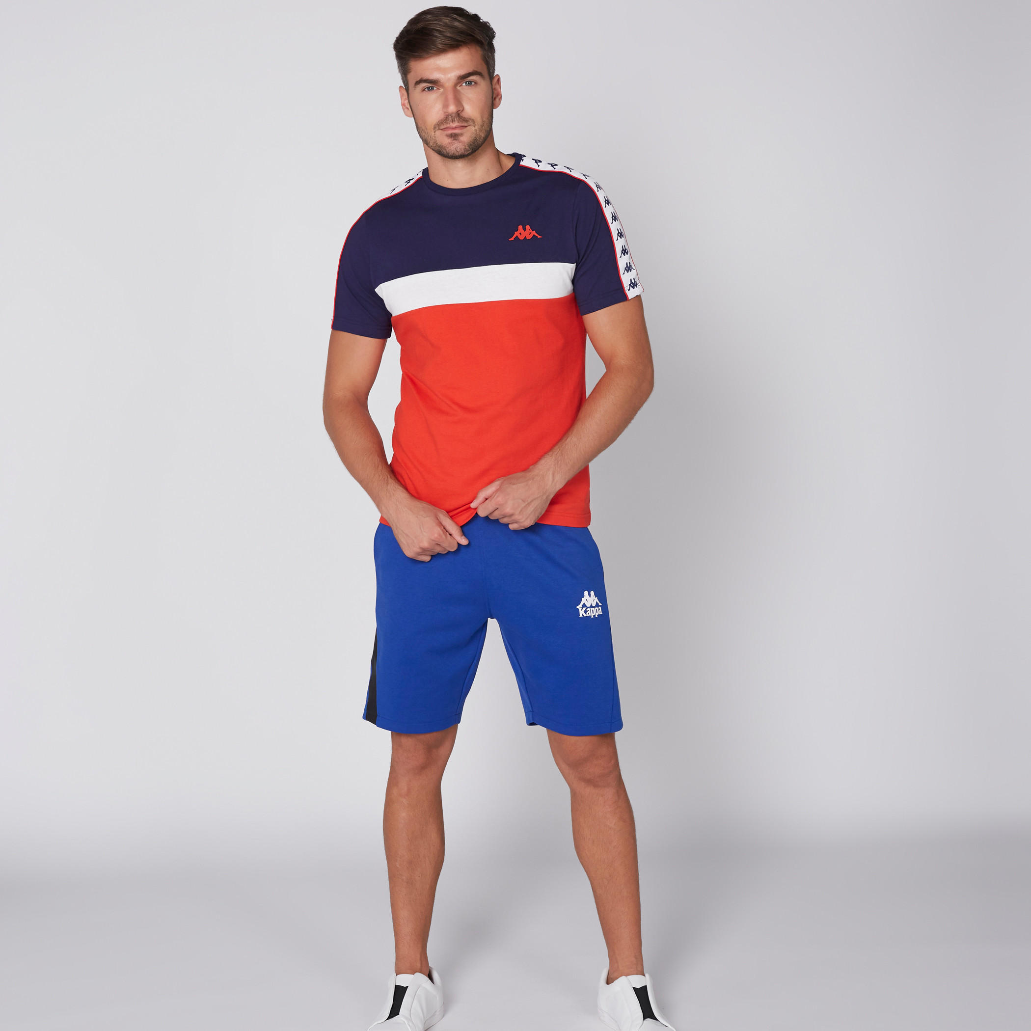 تيشيرت بياقة مستديرة وأكمام قصيرة وطبعات من كابا-men-clothing-sportswearandactivewear-tshirtsandpolos-image-2
