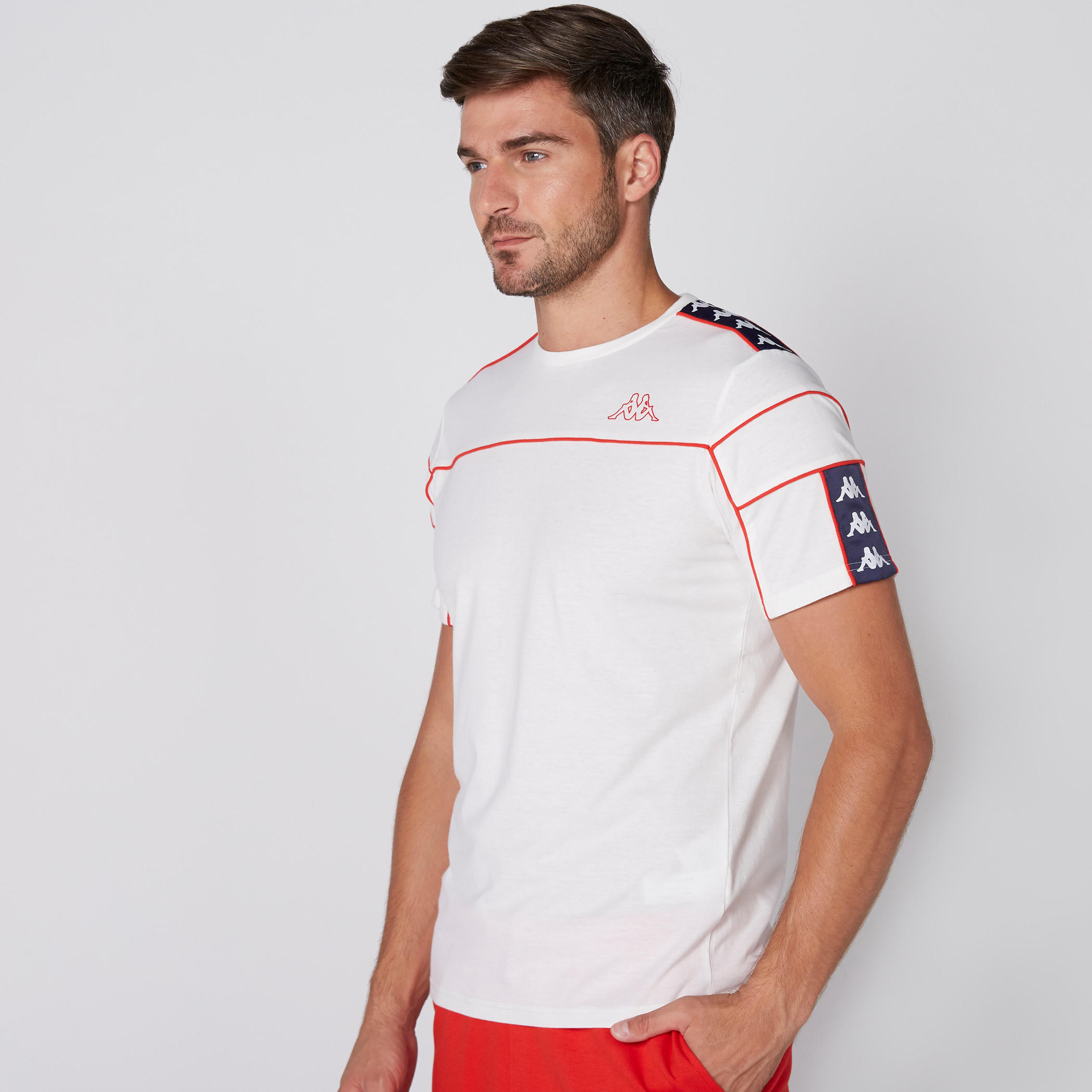 تيشيرت بياقة مستديرة وأكمام قصيرة وطبعات من كابا-men-clothing-sportswearandactivewear-tshirtsandpolos-image-1