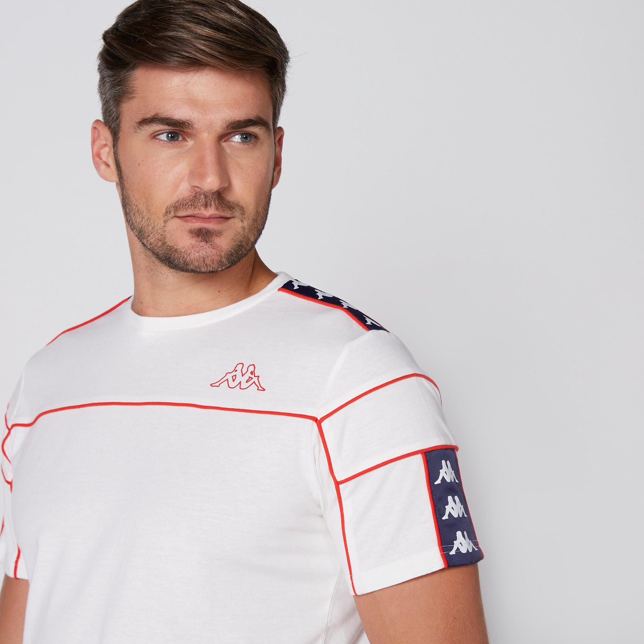 تيشيرت بياقة مستديرة وأكمام قصيرة وطبعات من كابا-men-clothing-sportswearandactivewear-tshirtsandpolos-image-2