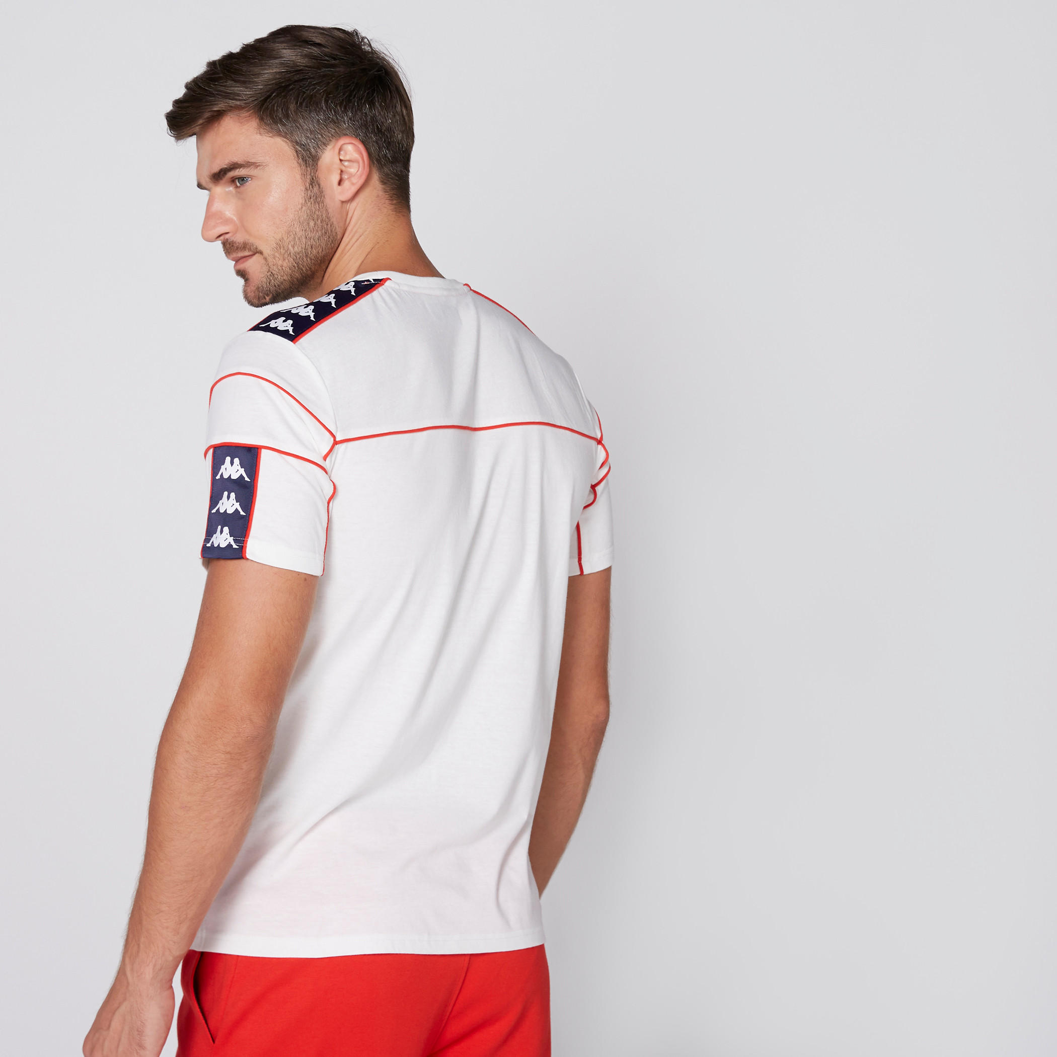 تيشيرت بياقة مستديرة وأكمام قصيرة وطبعات من كابا-men-clothing-sportswearandactivewear-tshirtsandpolos-image-3