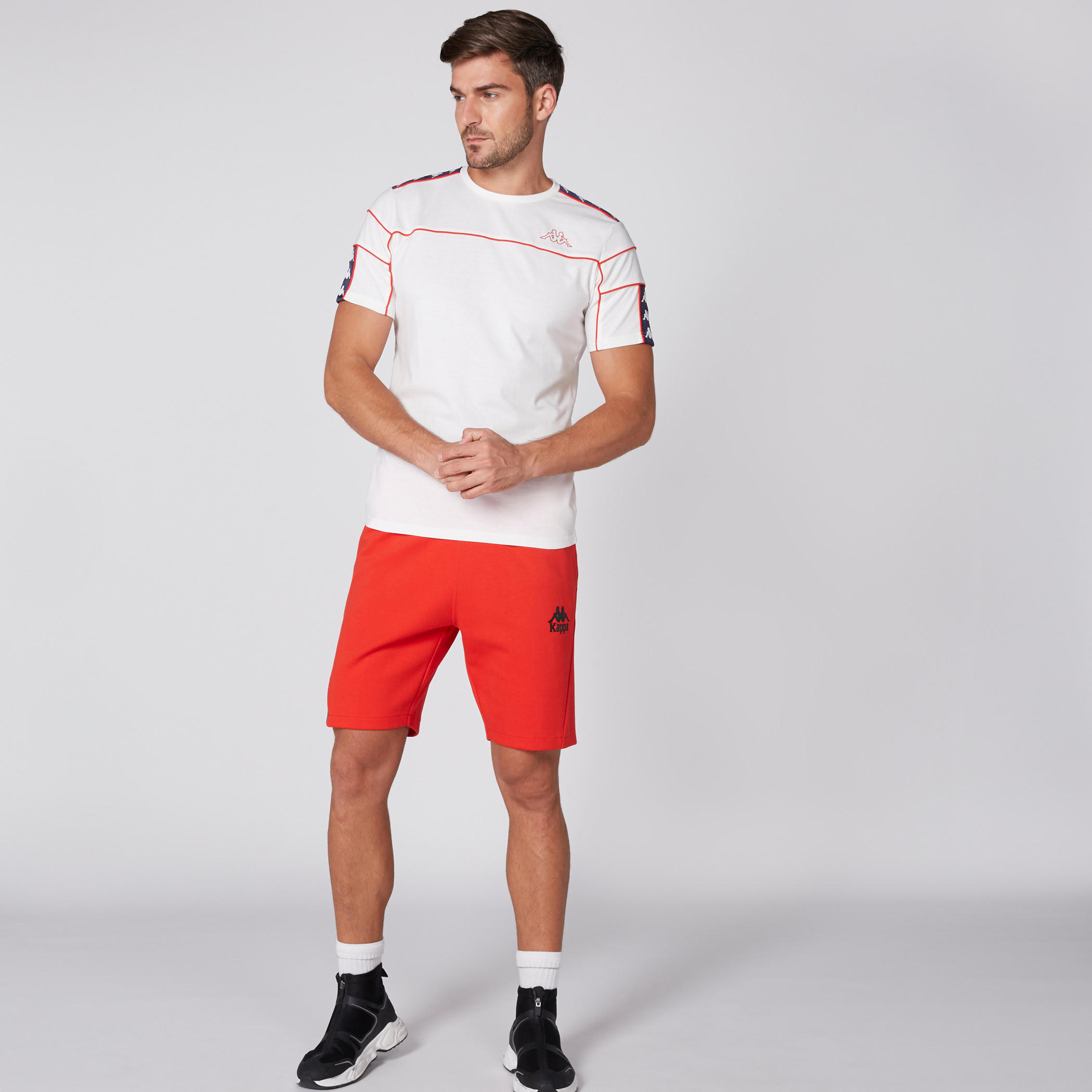 تيشيرت بياقة مستديرة وأكمام قصيرة وطبعات من كابا-men-clothing-sportswearandactivewear-tshirtsandpolos-image-4